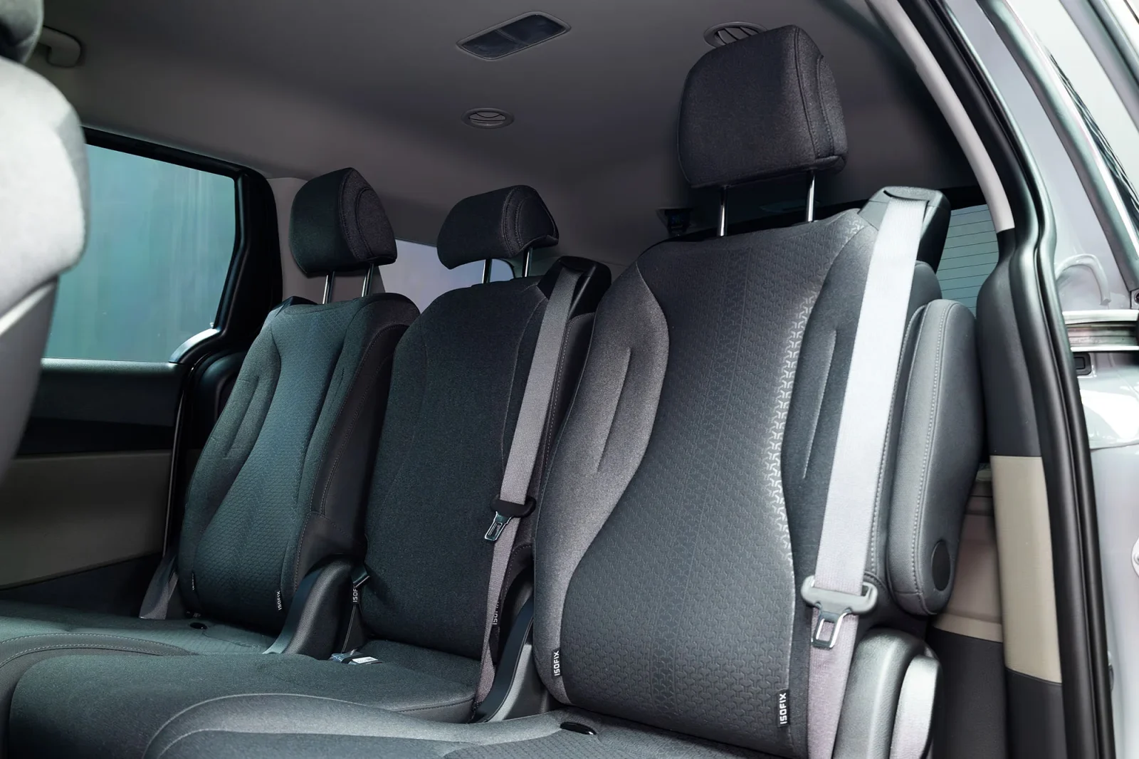 Аренда Kia Carnival  Серебряный 2026 в Дубае - 4 