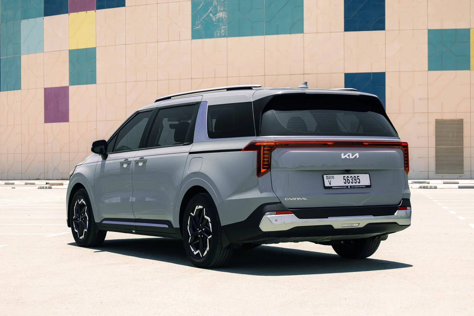 Alquiler Kia Carnival  Plata 2026 en Dubái - 8 
