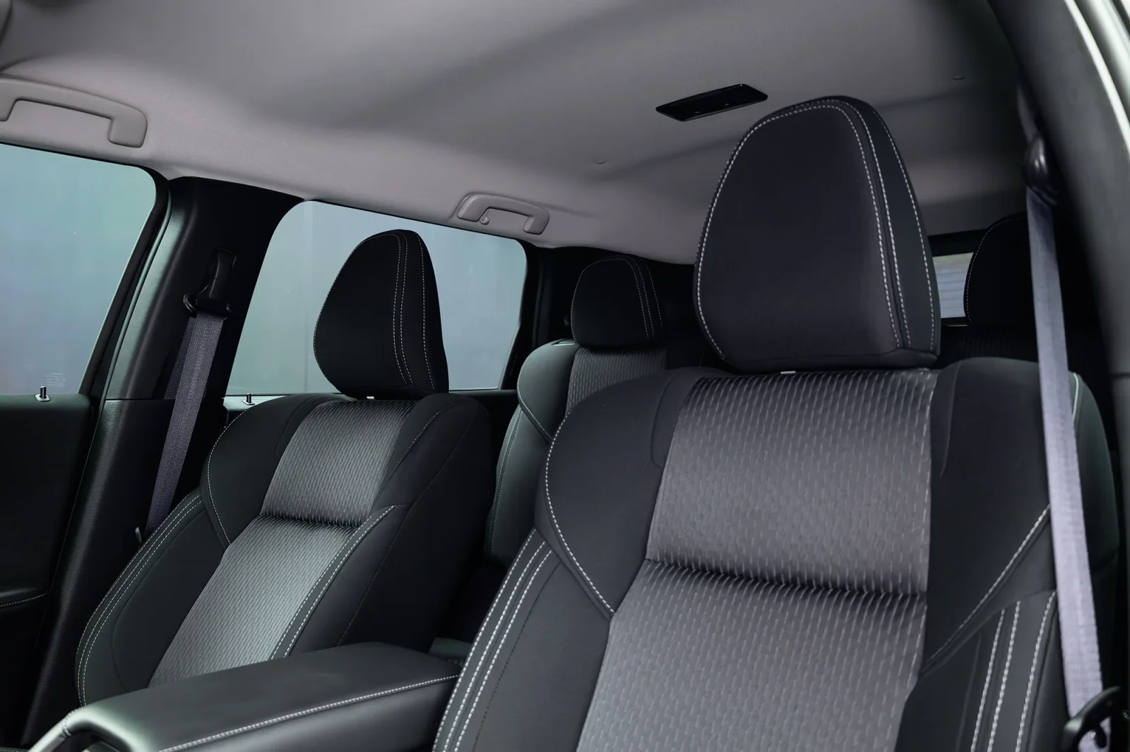Rent Mitsubishi Outlander  Black 2026 in Dubai - 4 
