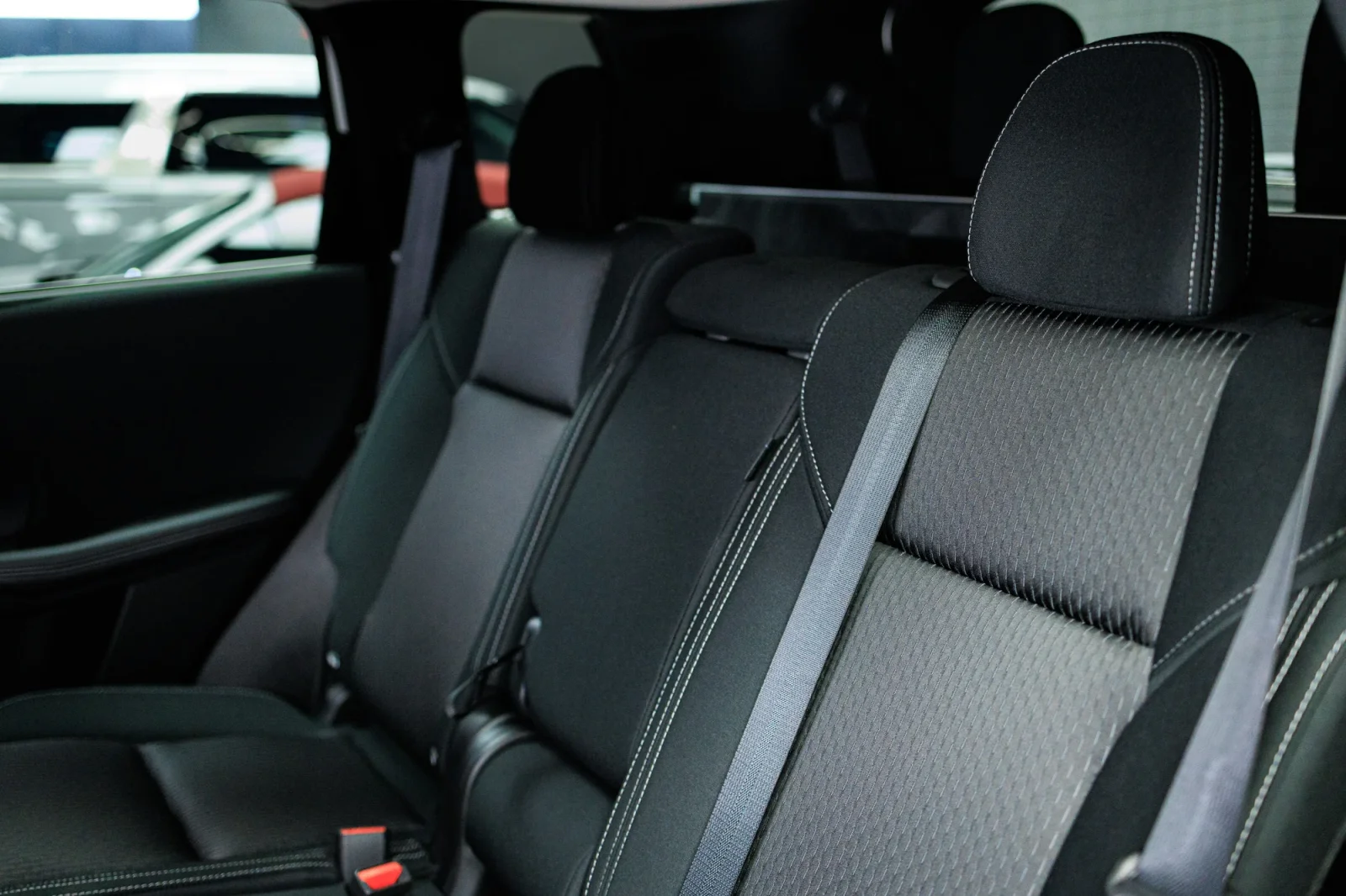 Rent Mitsubishi Outlander  White 2026 in Dubai - 5 