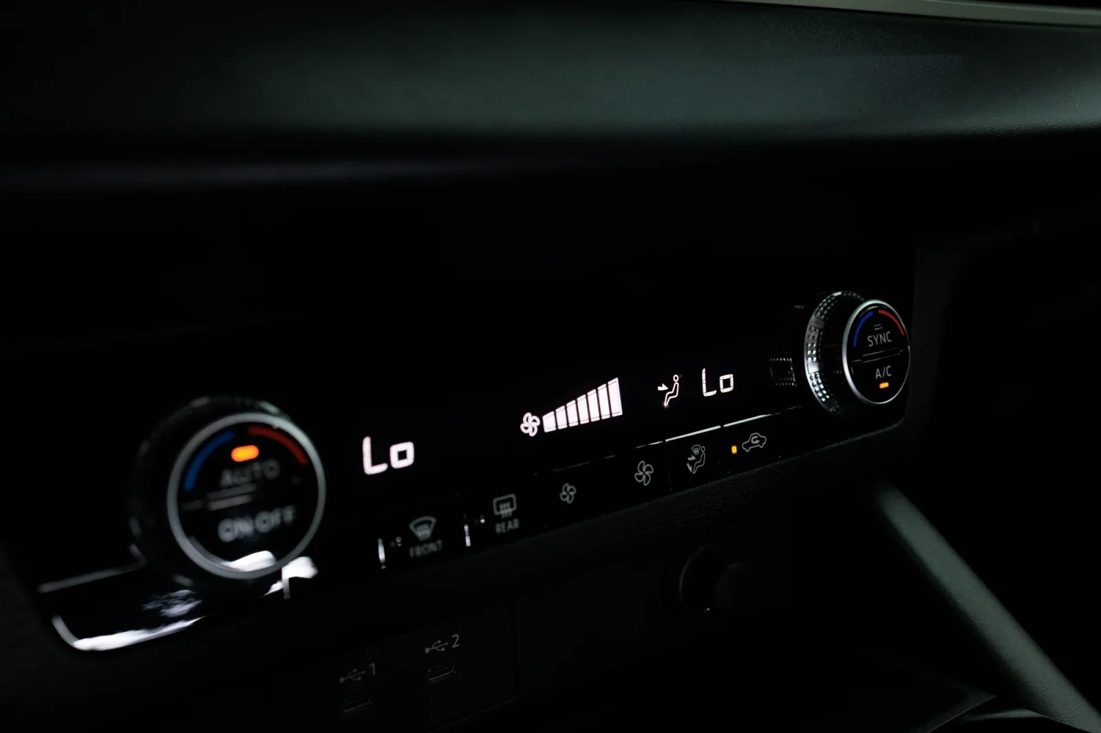 Rent Mitsubishi Outlander  White 2026 in Dubai - 9 