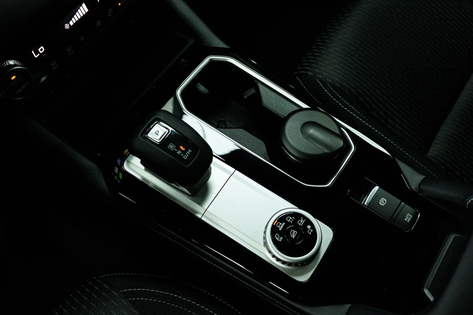 Rent Mitsubishi Outlander  White 2026 in Dubai - 8 