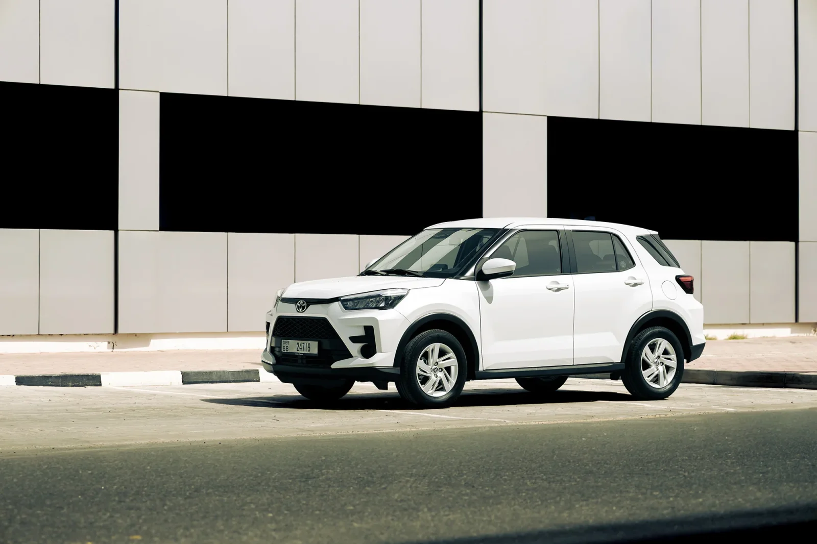 Kiralık Toyota Raize  Beyaz 2026 içinde Dubai - 9 