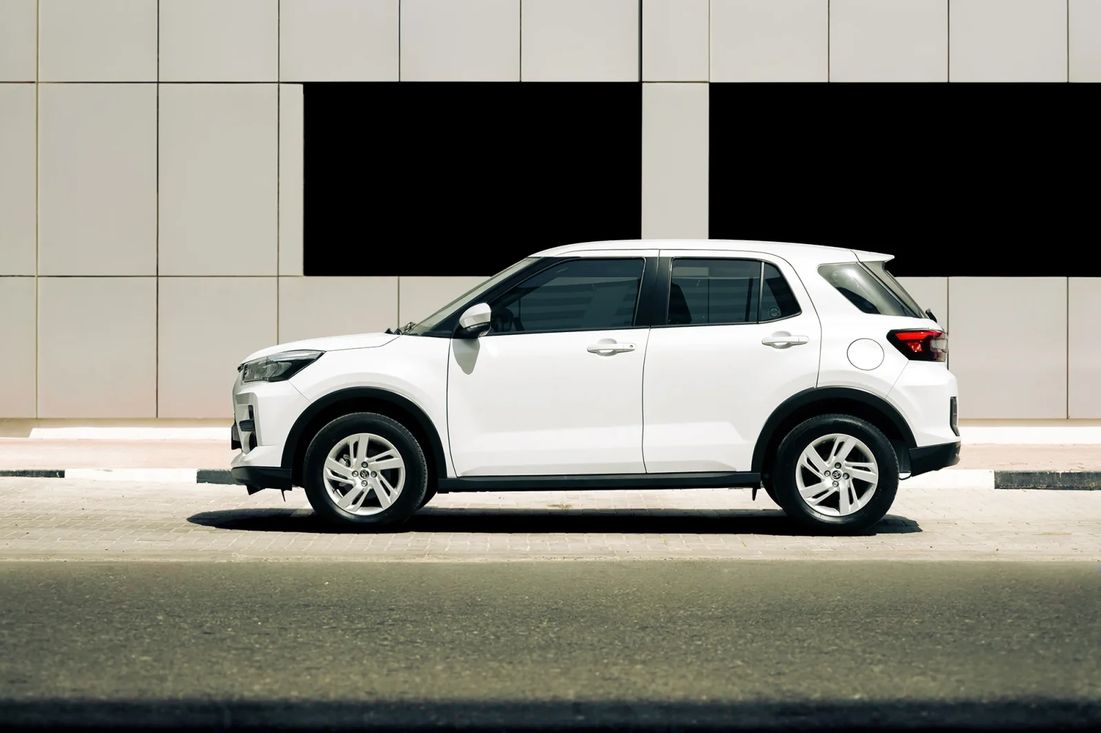Kiralık Toyota Raize  Beyaz 2026 içinde Dubai - 8 