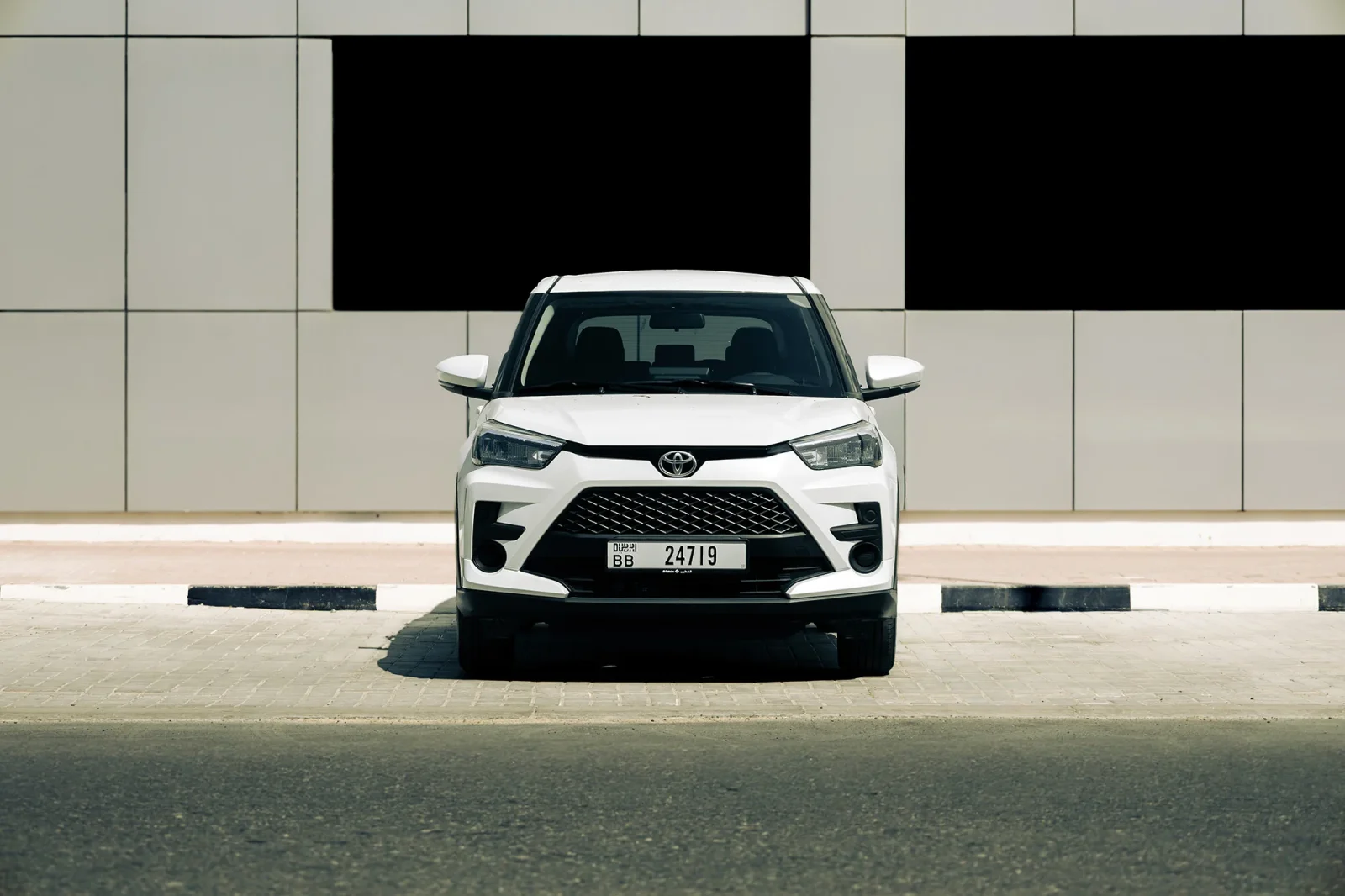 Kiralık Toyota Raize  Beyaz 2026 içinde Dubai - 2 