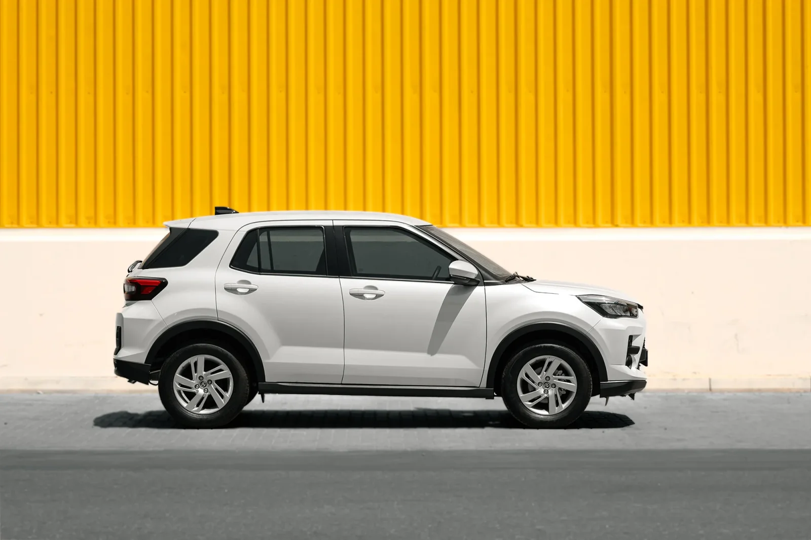 Kiralık Toyota Raize  Beyaz 2026 içinde Dubai - 8 