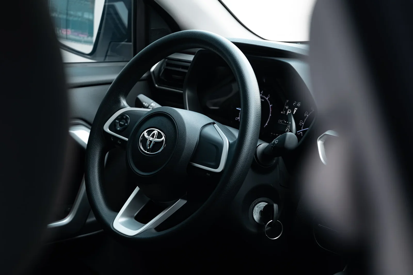 Kiralık Toyota Raize  Beyaz 2026 içinde Dubai - 11 