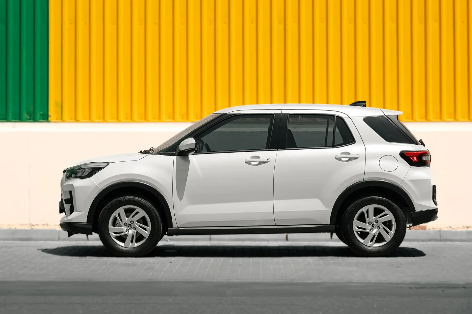 Kiralık Toyota Raize  Beyaz 2026 içinde Dubai - 10 