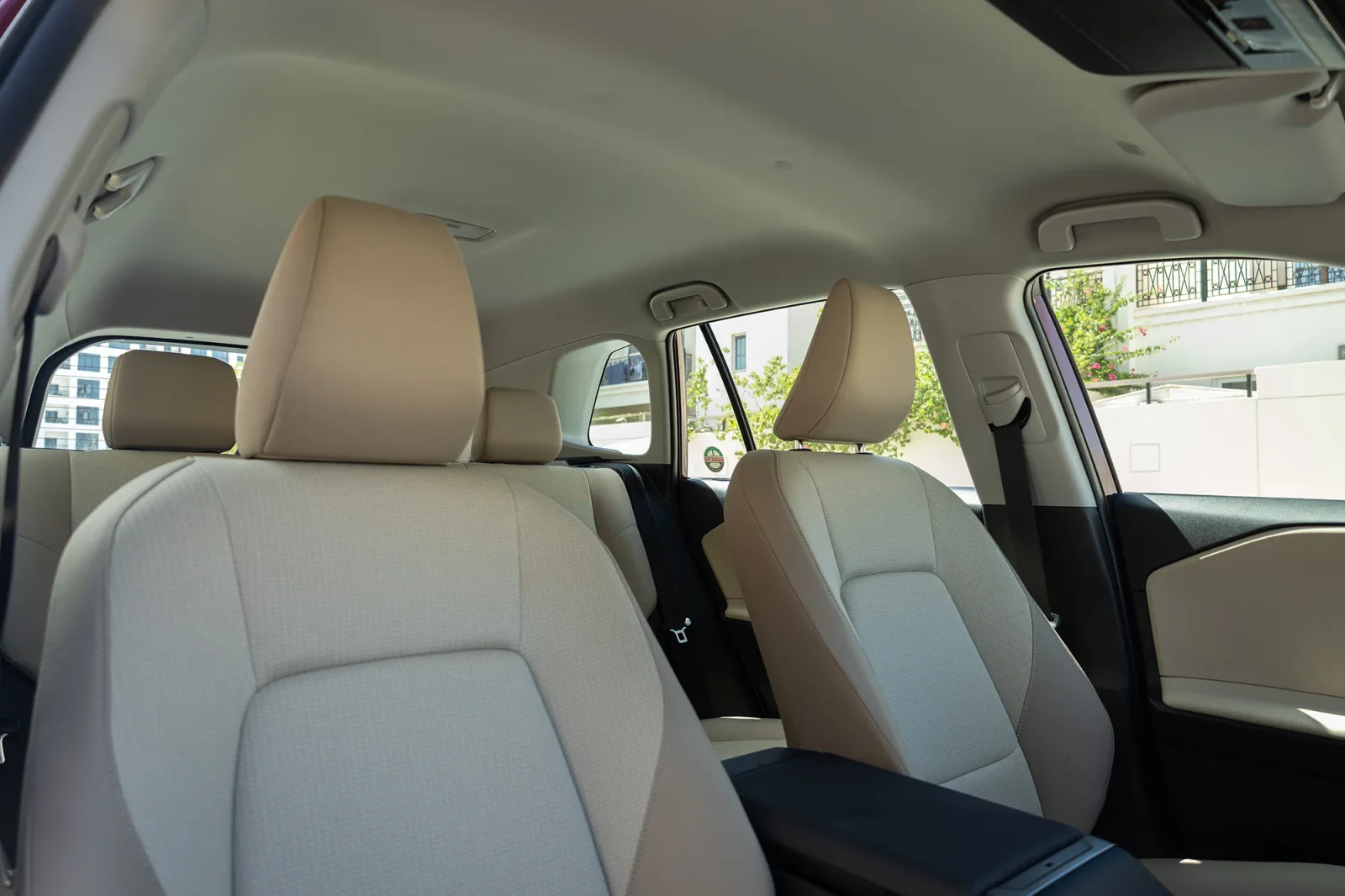 Loyer Toyota RAV4  Rouge 2026 en Dubai - 6 