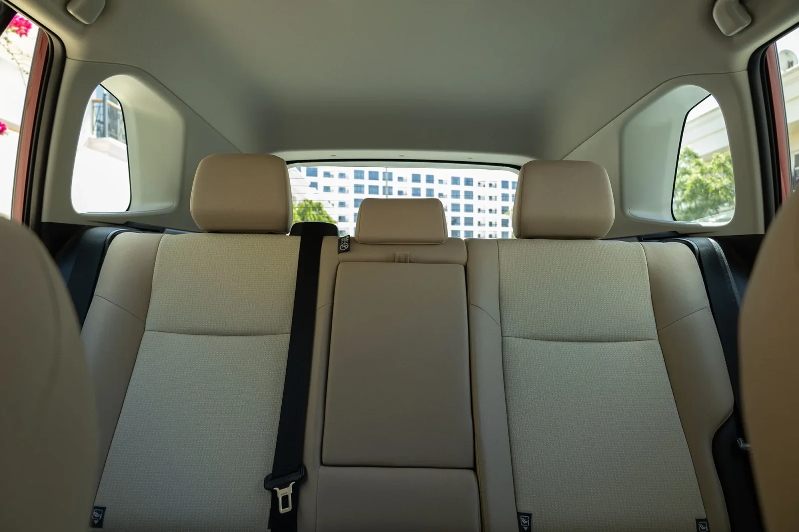 Loyer Toyota RAV4  Rouge 2026 en Dubai - 7 