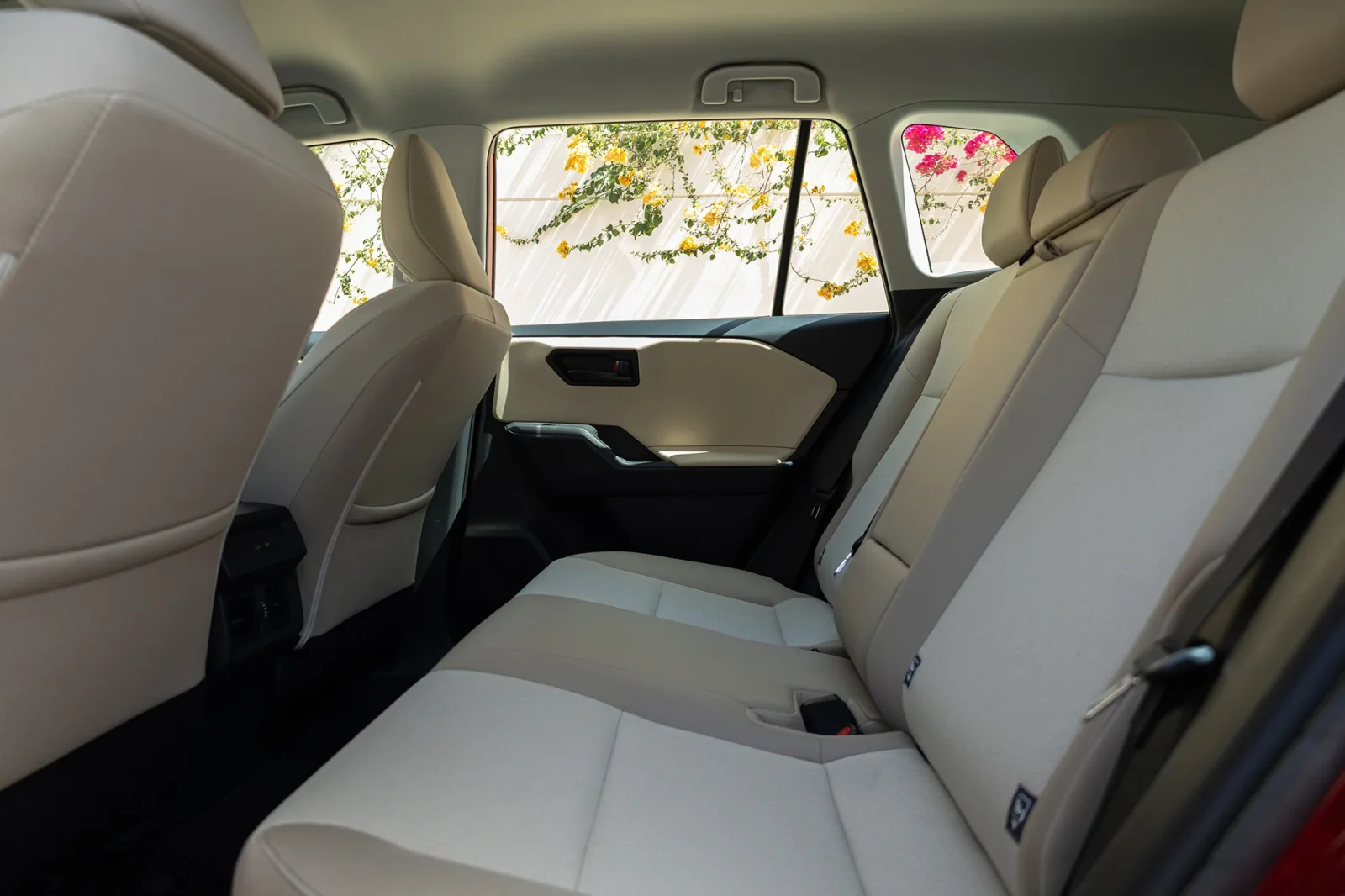 Loyer Toyota RAV4  Rouge 2026 en Dubai - 11 