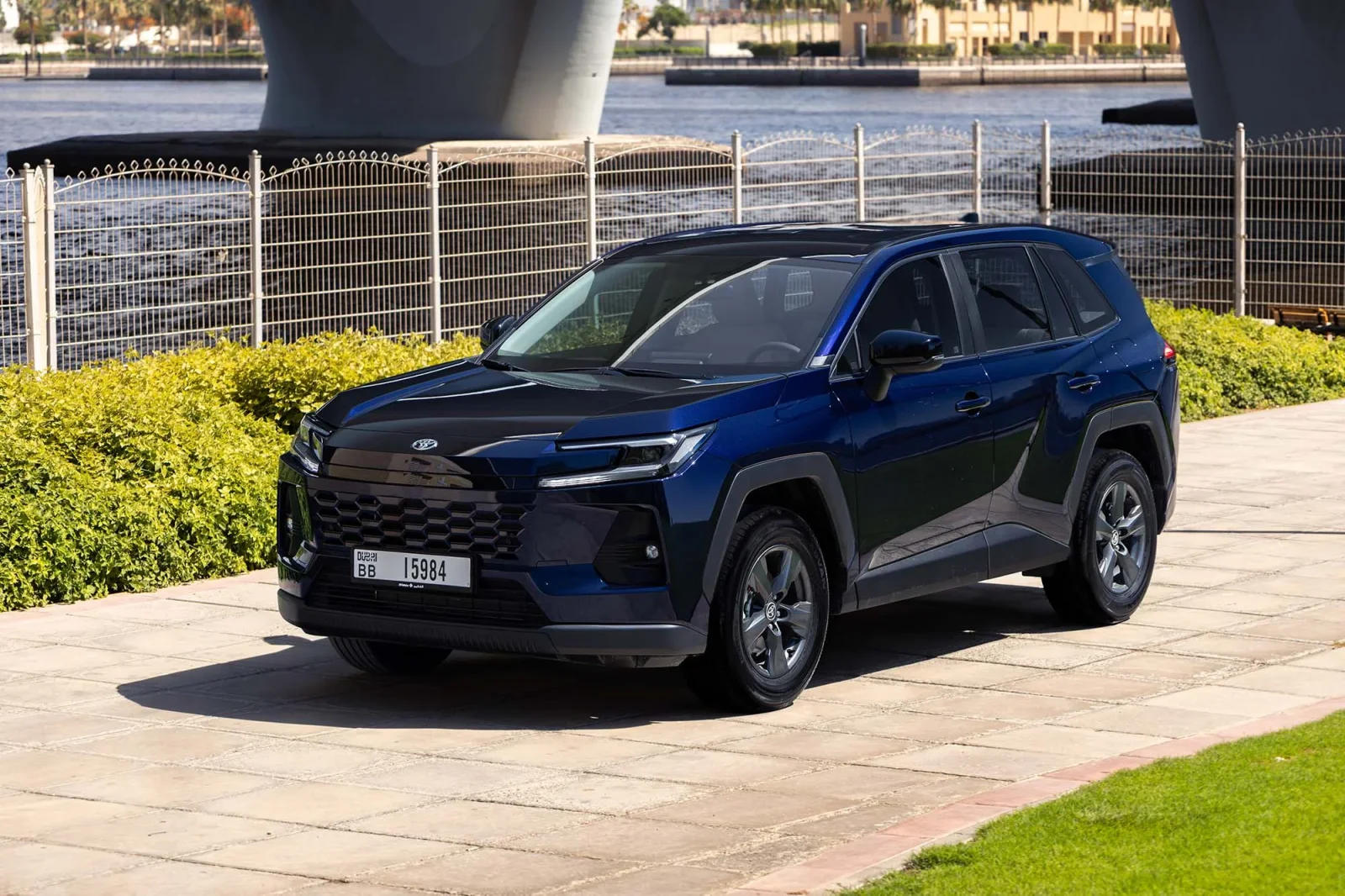 Loyer Toyota RAV4  Bleu 2026 en Dubai - 8 