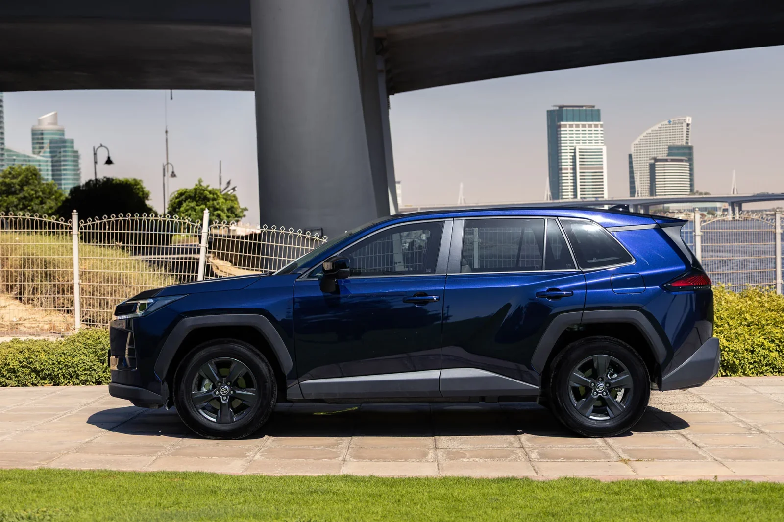 Loyer Toyota RAV4  Bleu 2026 en Dubai - 3 