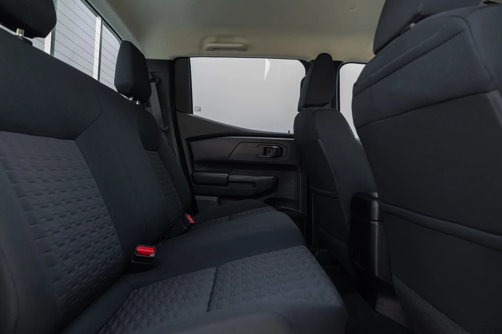 Huren Mitsubishi L200 Double Cap Wit 2026 in Dubai - 8 