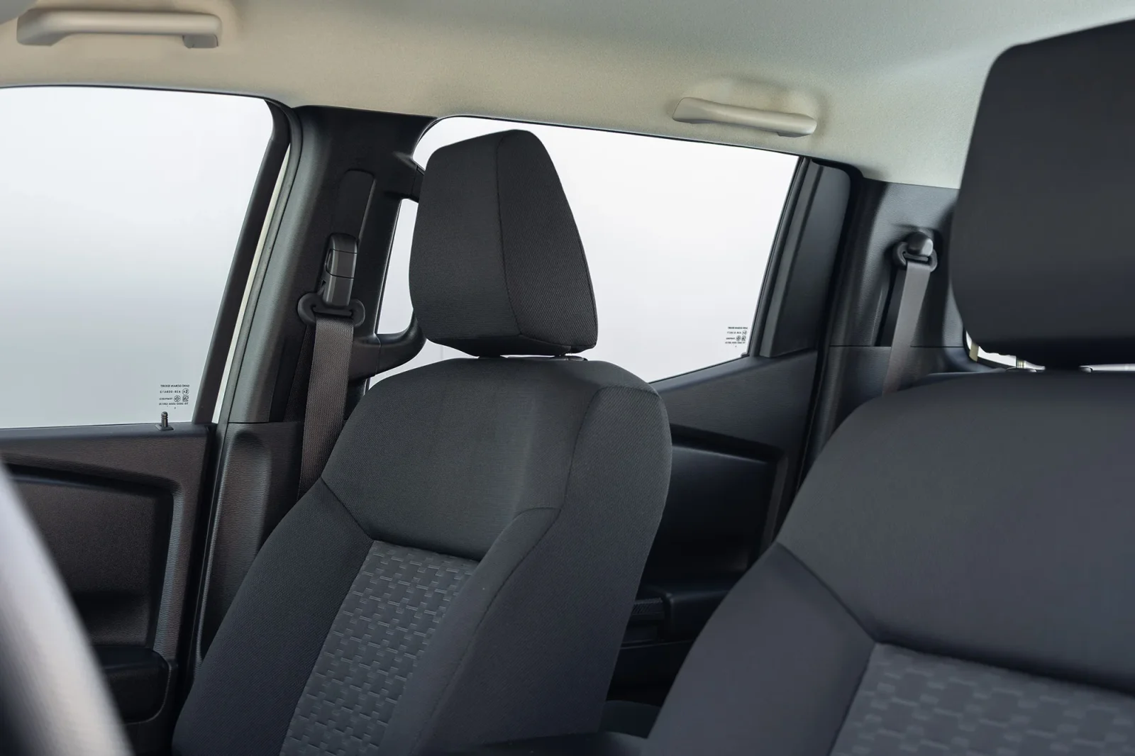 Huren Mitsubishi L200 Double Cap Wit 2026 in Dubai - 13 