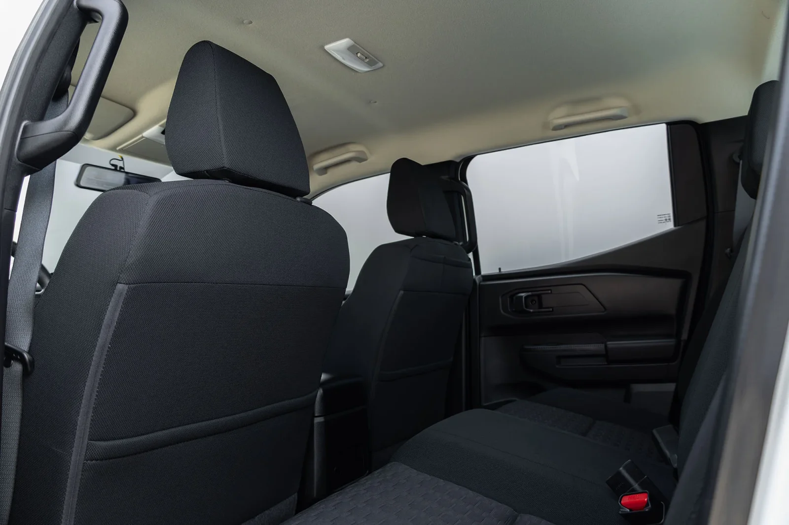 Huren Mitsubishi L200 Double Cap Wit 2026 in Dubai - 15 