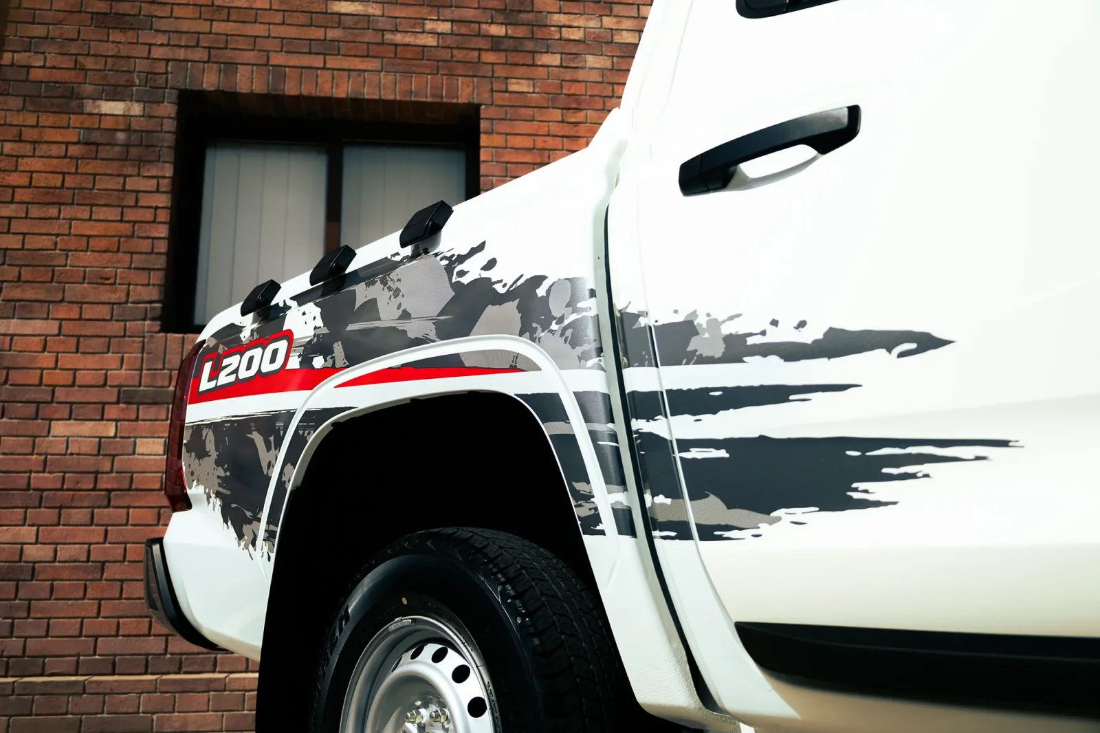 Huren Mitsubishi L200 Double Cap Wit 2026 in Dubai - 12 