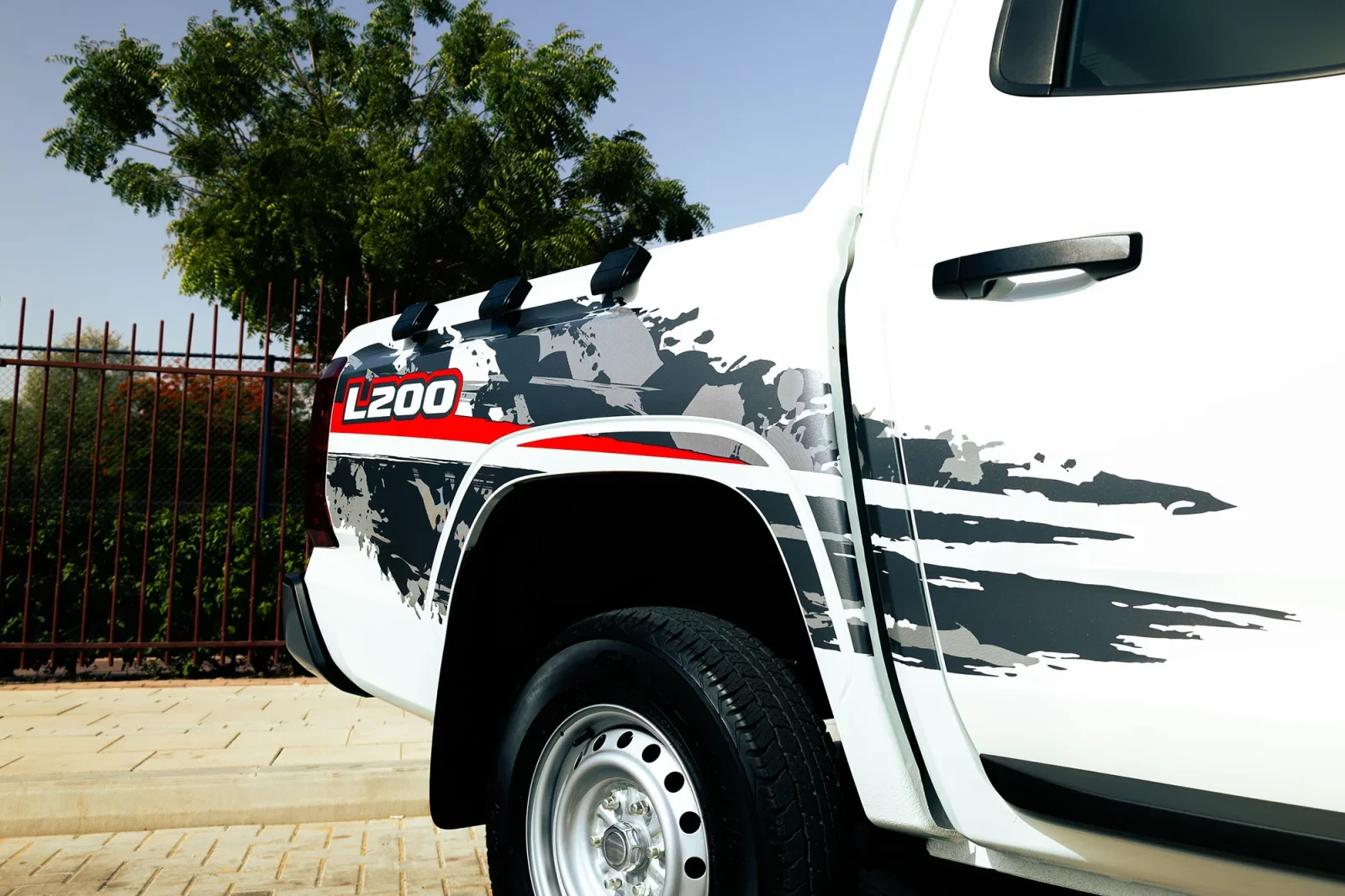 Huren Mitsubishi L200  Wit 2026 in Dubai - 11 