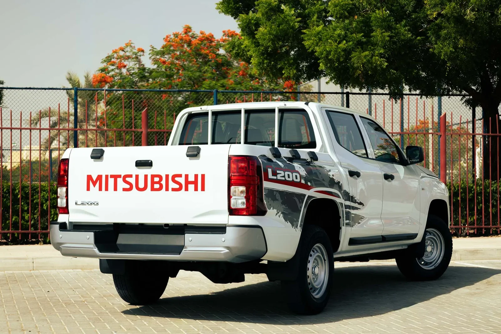 Huren Mitsubishi L200  Wit 2026 in Dubai - 8 