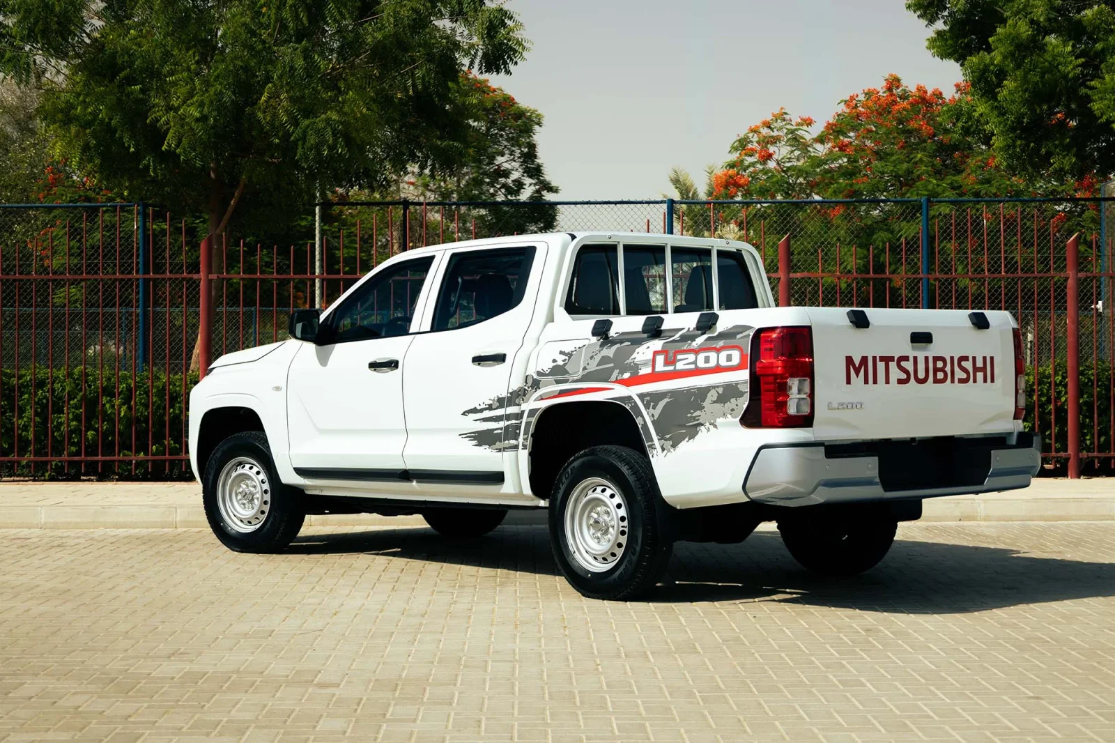 Huren Mitsubishi L200  Wit 2026 in Dubai - 3 