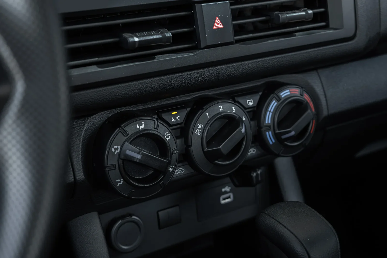 Huren Mitsubishi L200  Wit 2026 in Dubai - 14 
