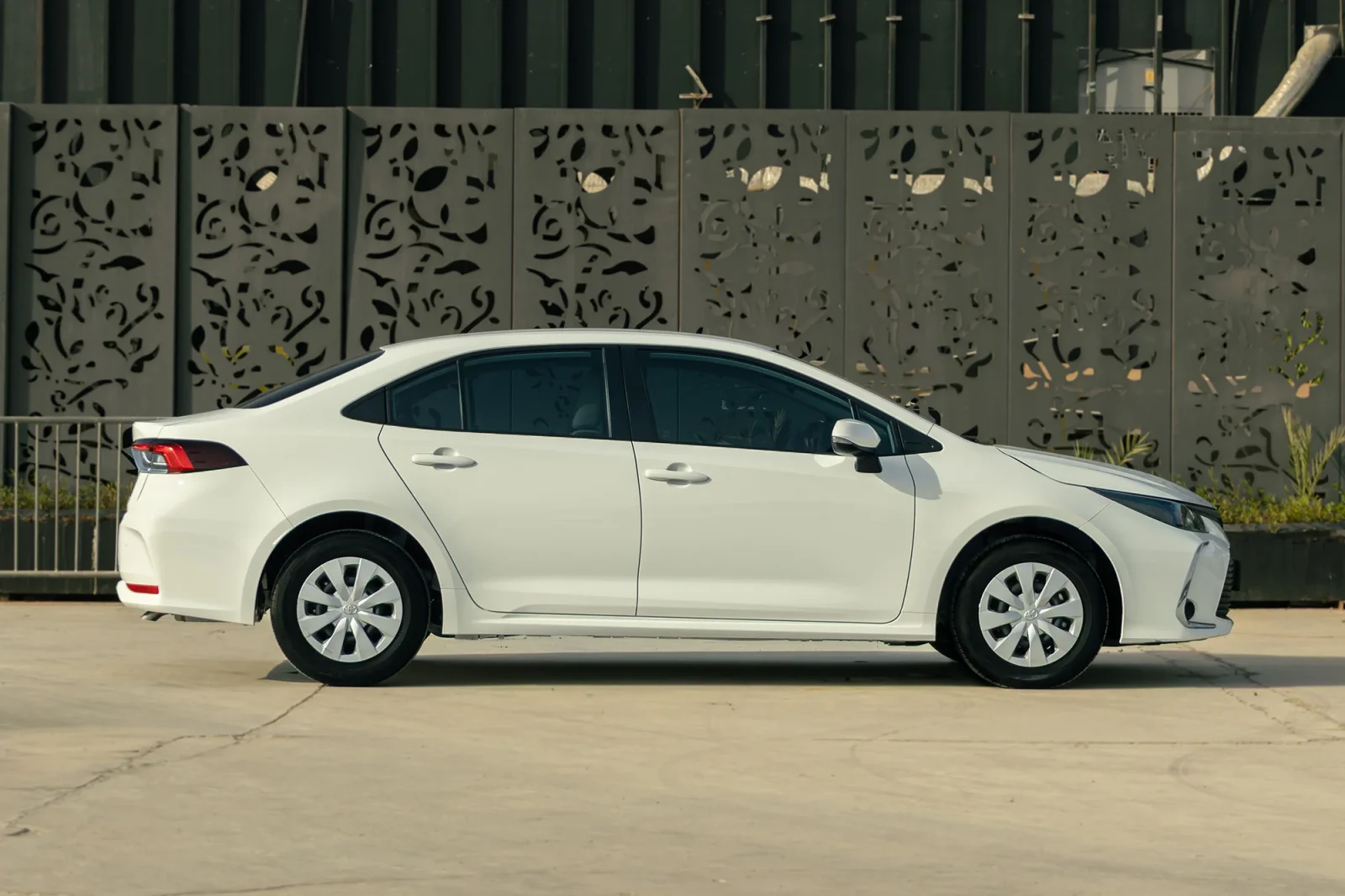 Аренда Toyota Corolla  Белый 2026 в Дубае - 10 