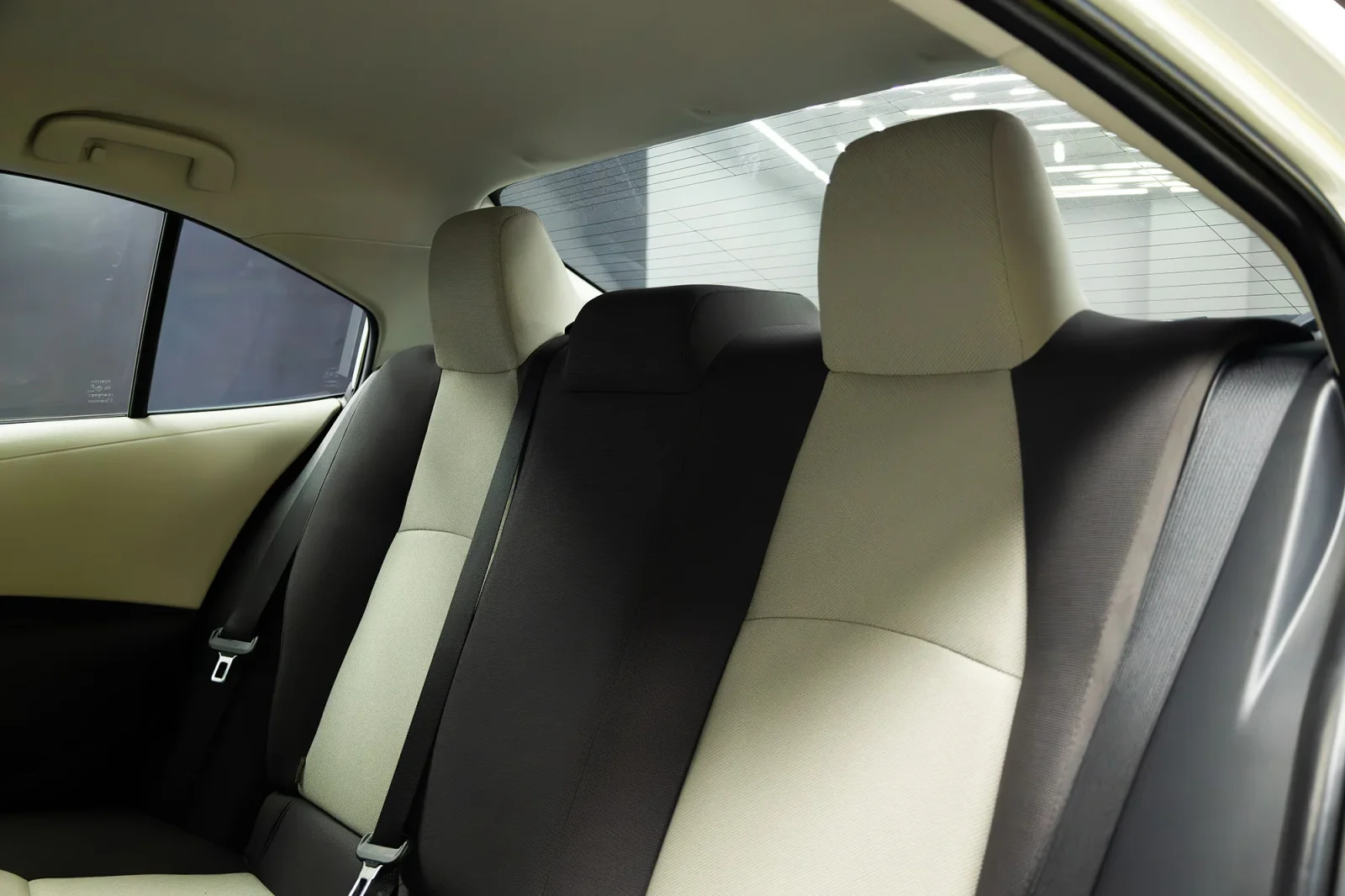 Аренда Toyota Corolla  Белый 2026 в Дубае - 4 