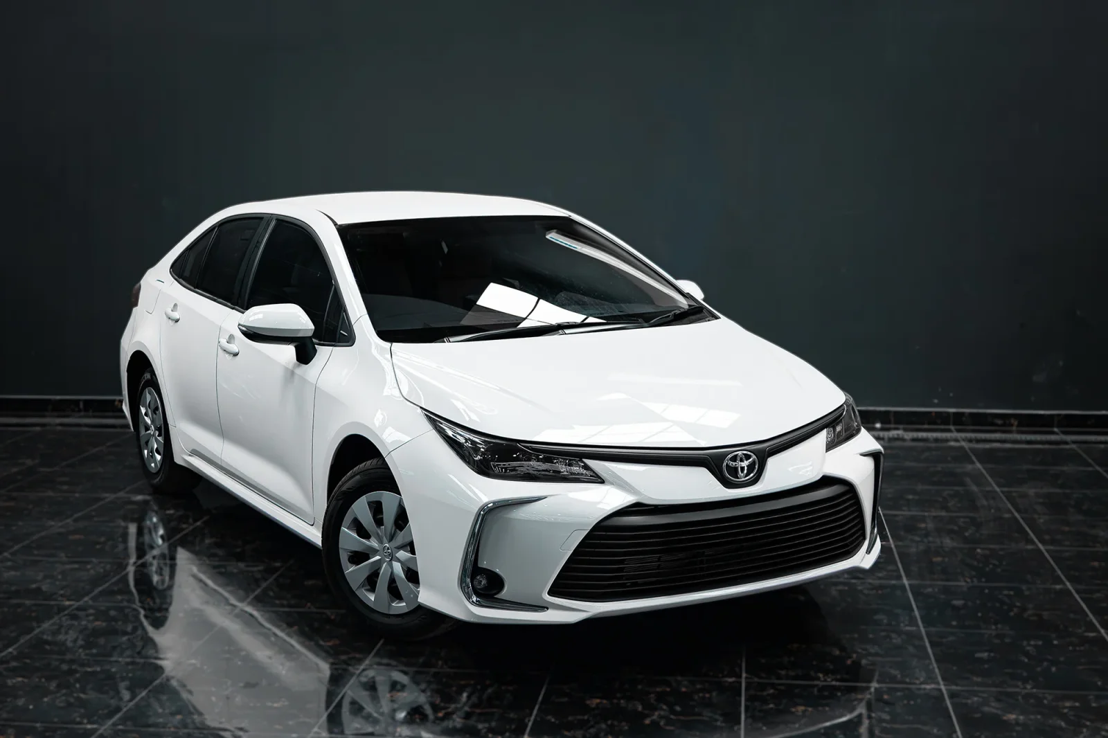 Аренда Toyota Corolla  Белый 2026 в Дубае