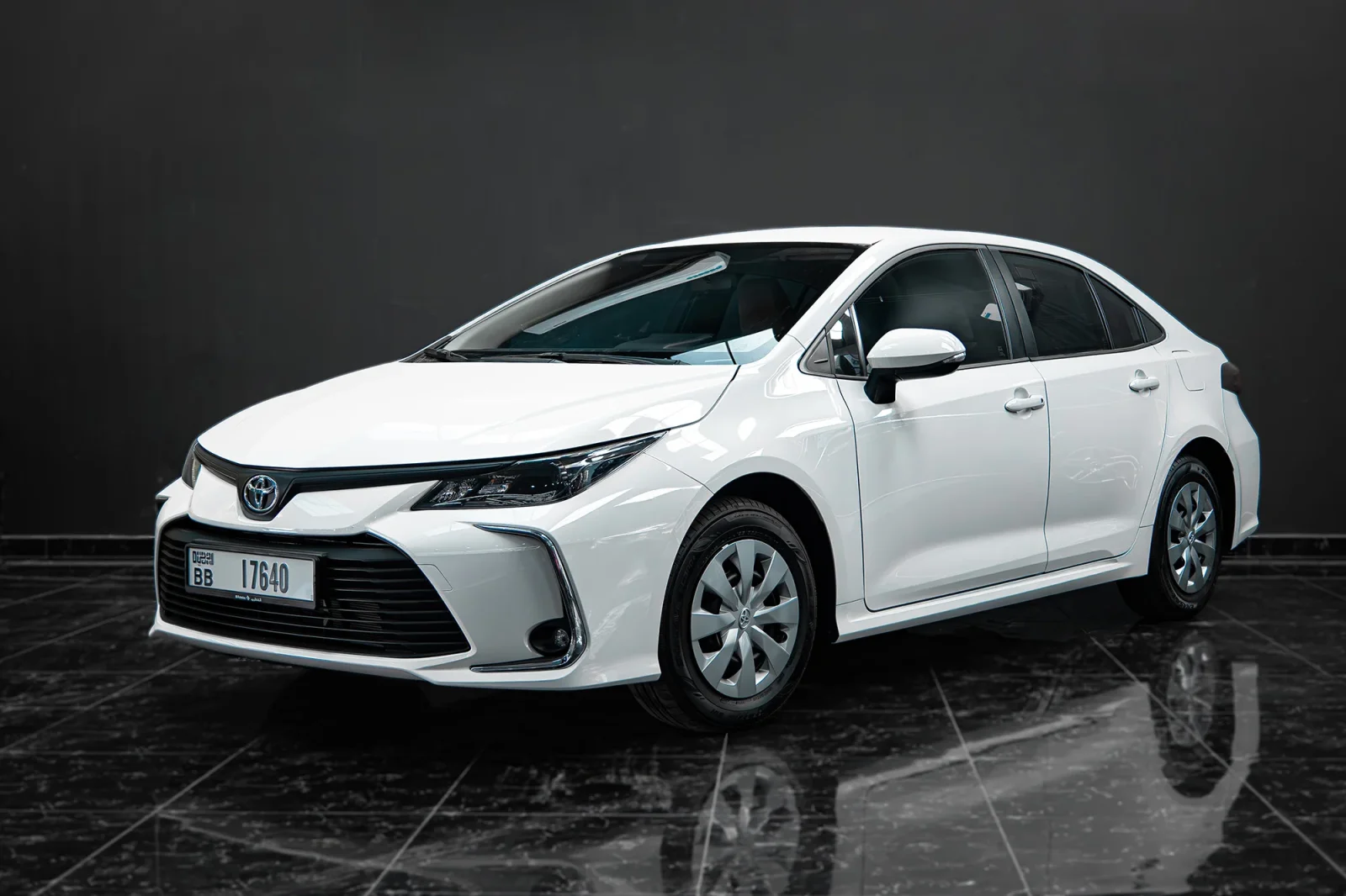 Alquiler Toyota Corolla  Blanco 2026 en Dubái