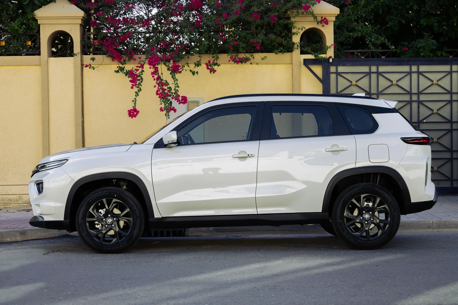 Kiralık Toyota Urban Cruiser  Beyaz 2026 içinde Dubai - 8 
