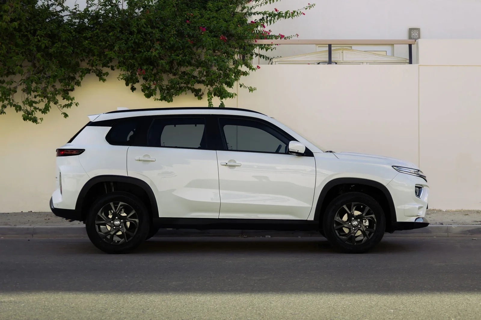 Kiralık Toyota Urban Cruiser  Beyaz 2026 içinde Dubai - 2 