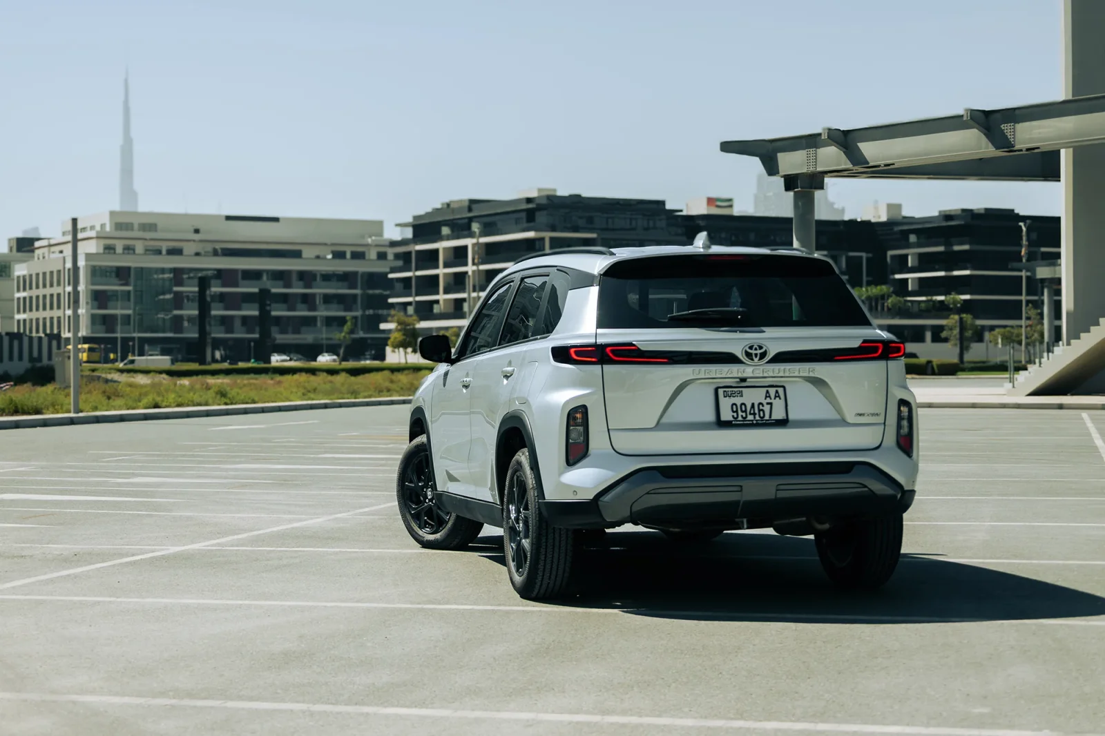 Kiralık Toyota Urban Cruiser  Gümüş 2026 içinde Dubai - 9 