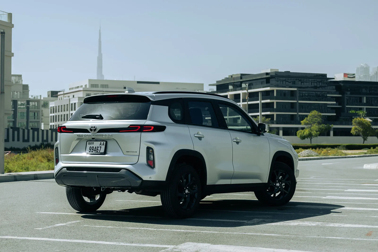 Kiralık Toyota Urban Cruiser  Gümüş 2026 içinde Dubai - 8 