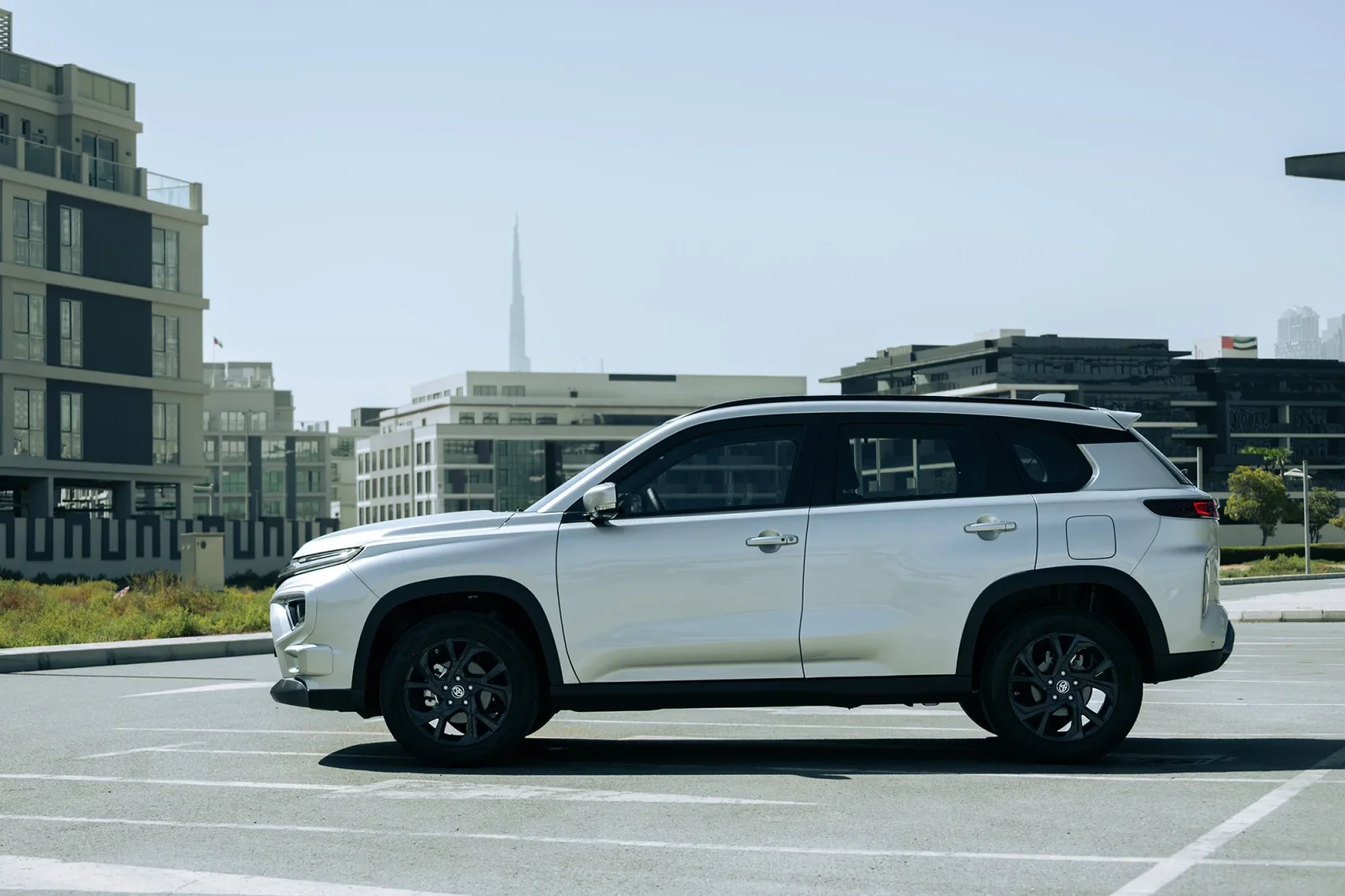 Kiralık Toyota Urban Cruiser  Gümüş 2026 içinde Dubai - 3 