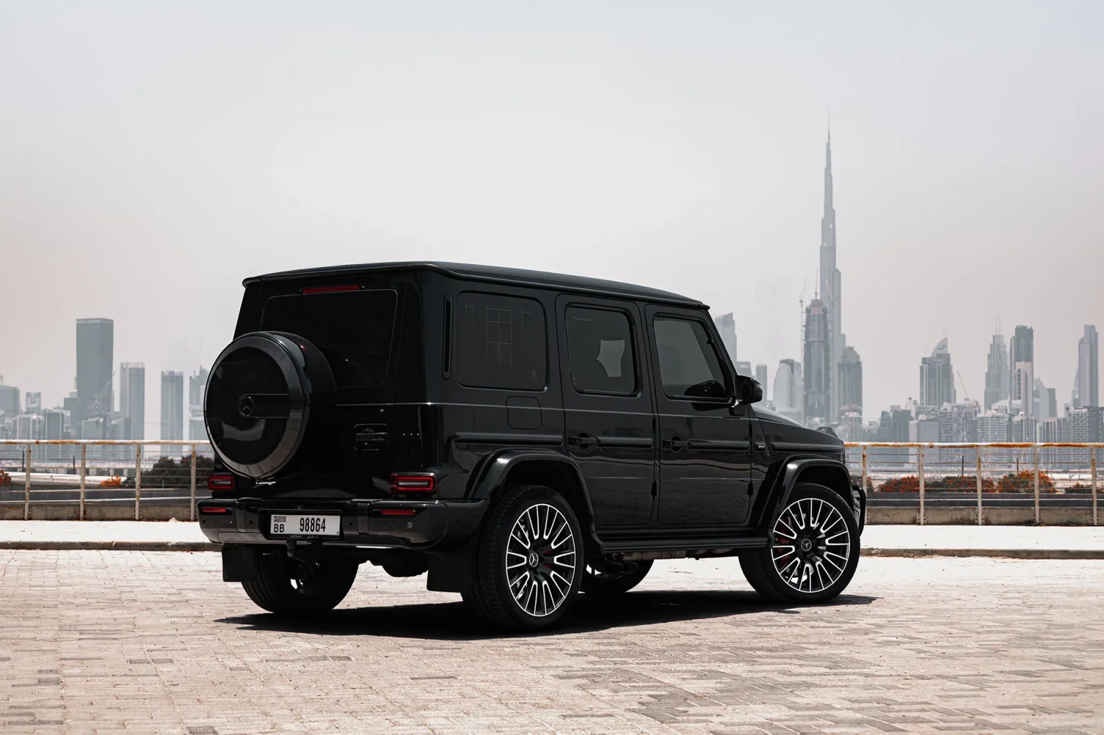 Loyer Mercedes-Benz G-Class 63 AMG Noir 2025 en Dubai - 10 