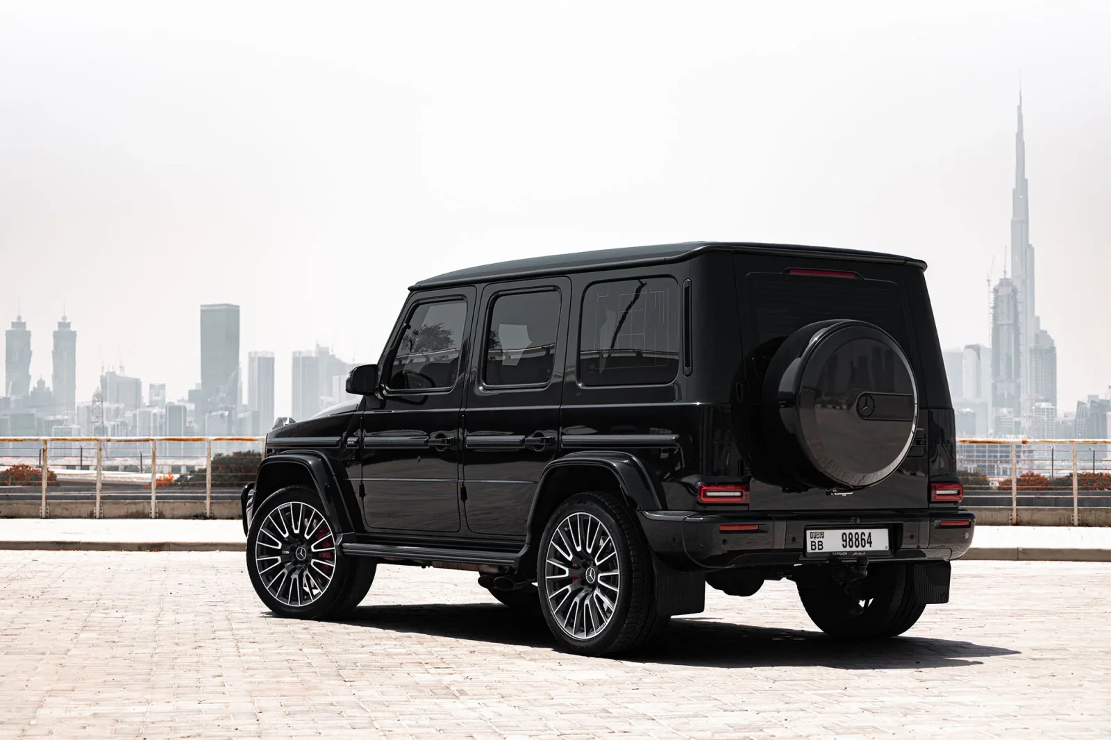 Loyer Mercedes-Benz G-Class 63 AMG Noir 2025 en Dubai - 7 