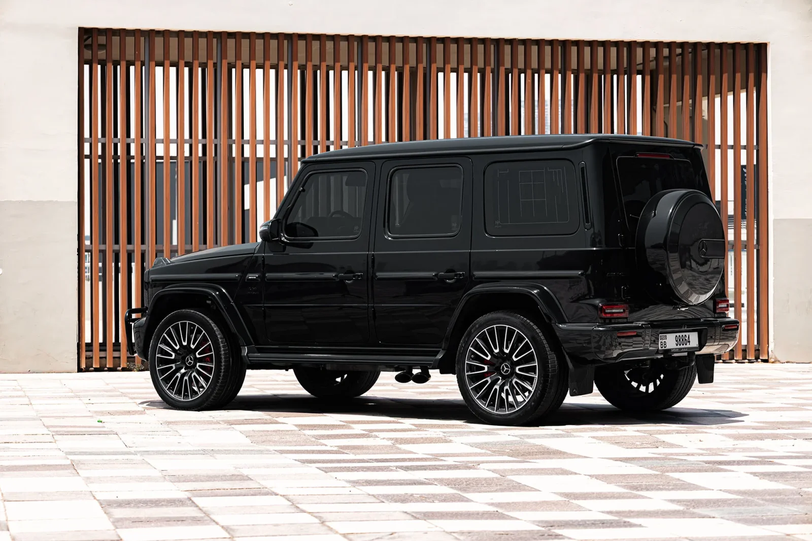 Loyer Mercedes-Benz G-Class 63 AMG Noir 2025 en Dubai - 9 