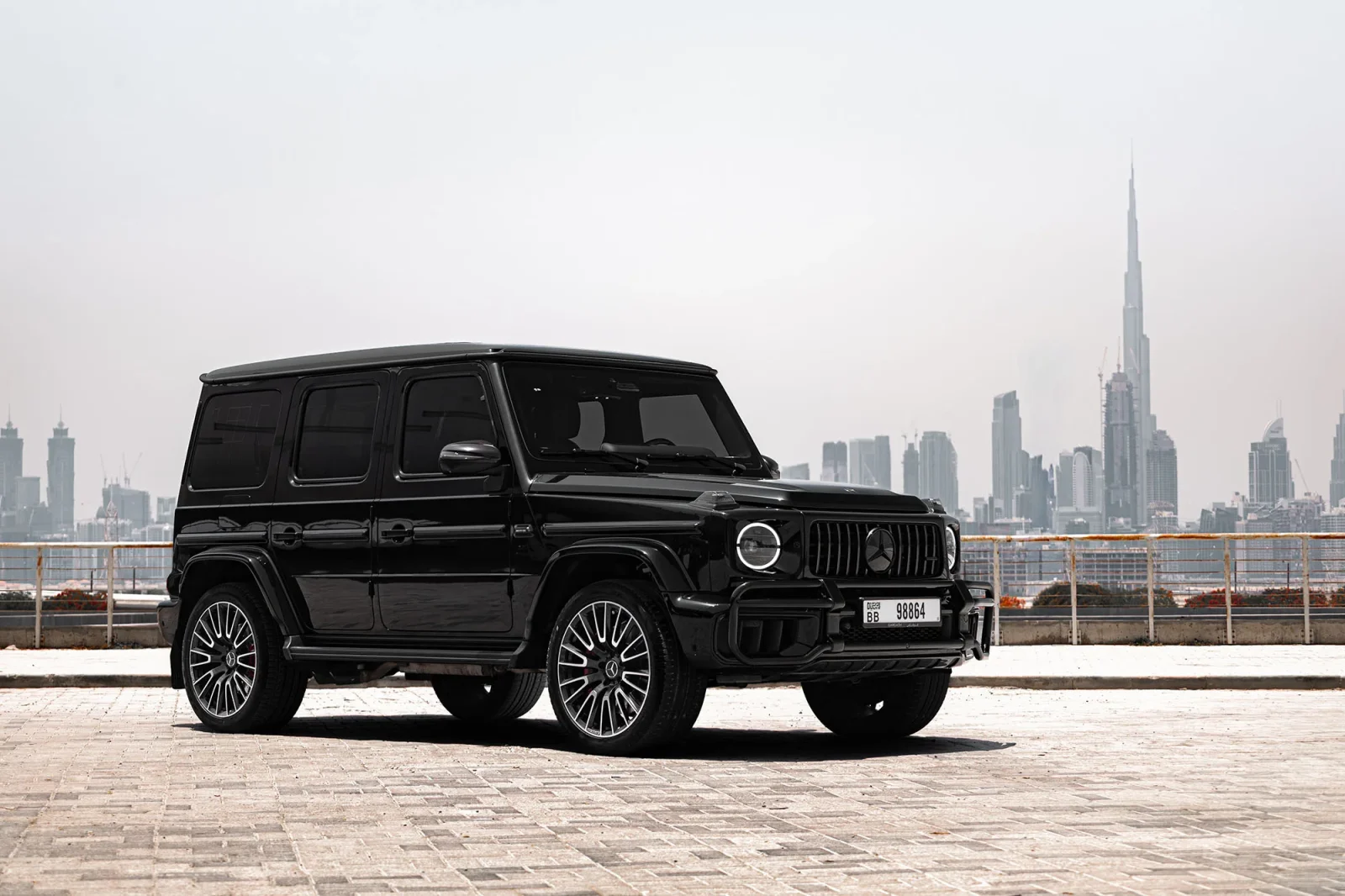 Loyer Mercedes-Benz G-Class 63 AMG Noir 2025 en Dubai - 8 