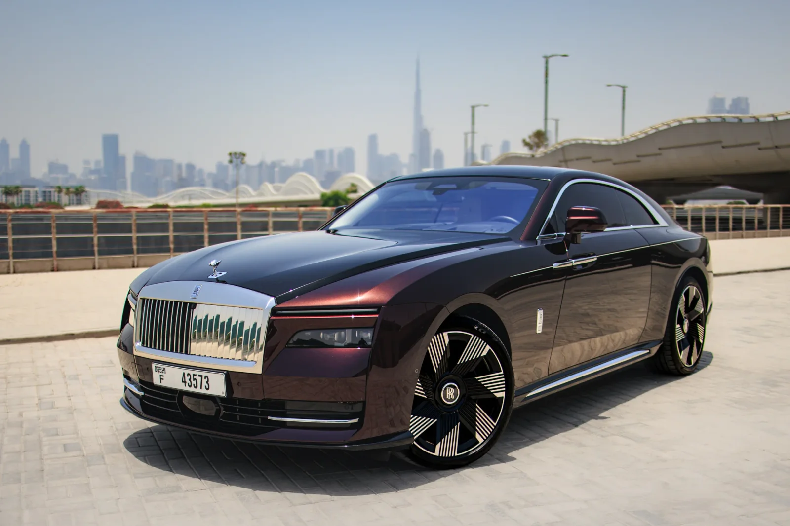Alquiler Rolls-Royce Spectre  Negro 2024 en Dubái