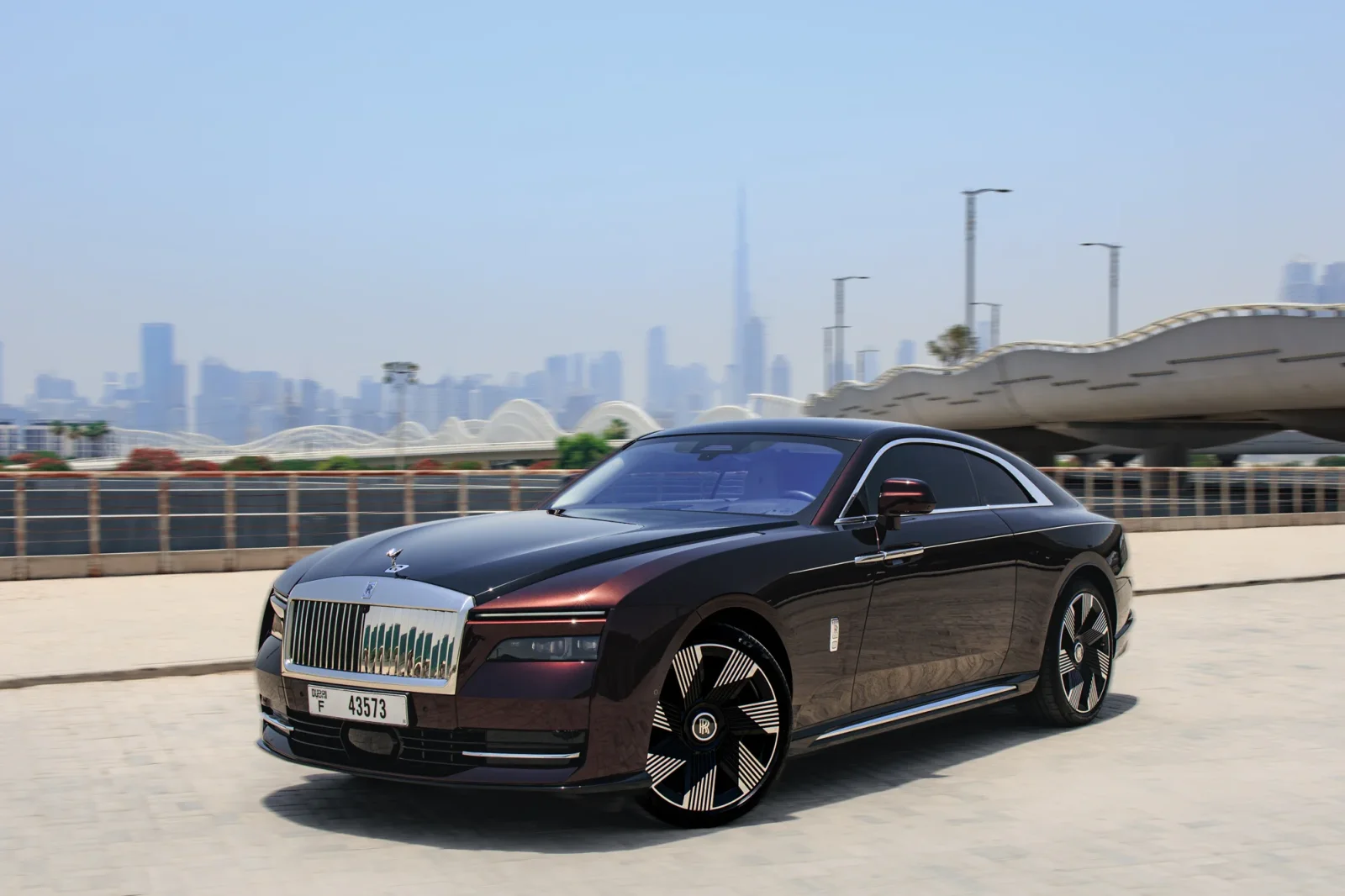 Alquiler Rolls-Royce Spectre  Negro 2024 en Dubái