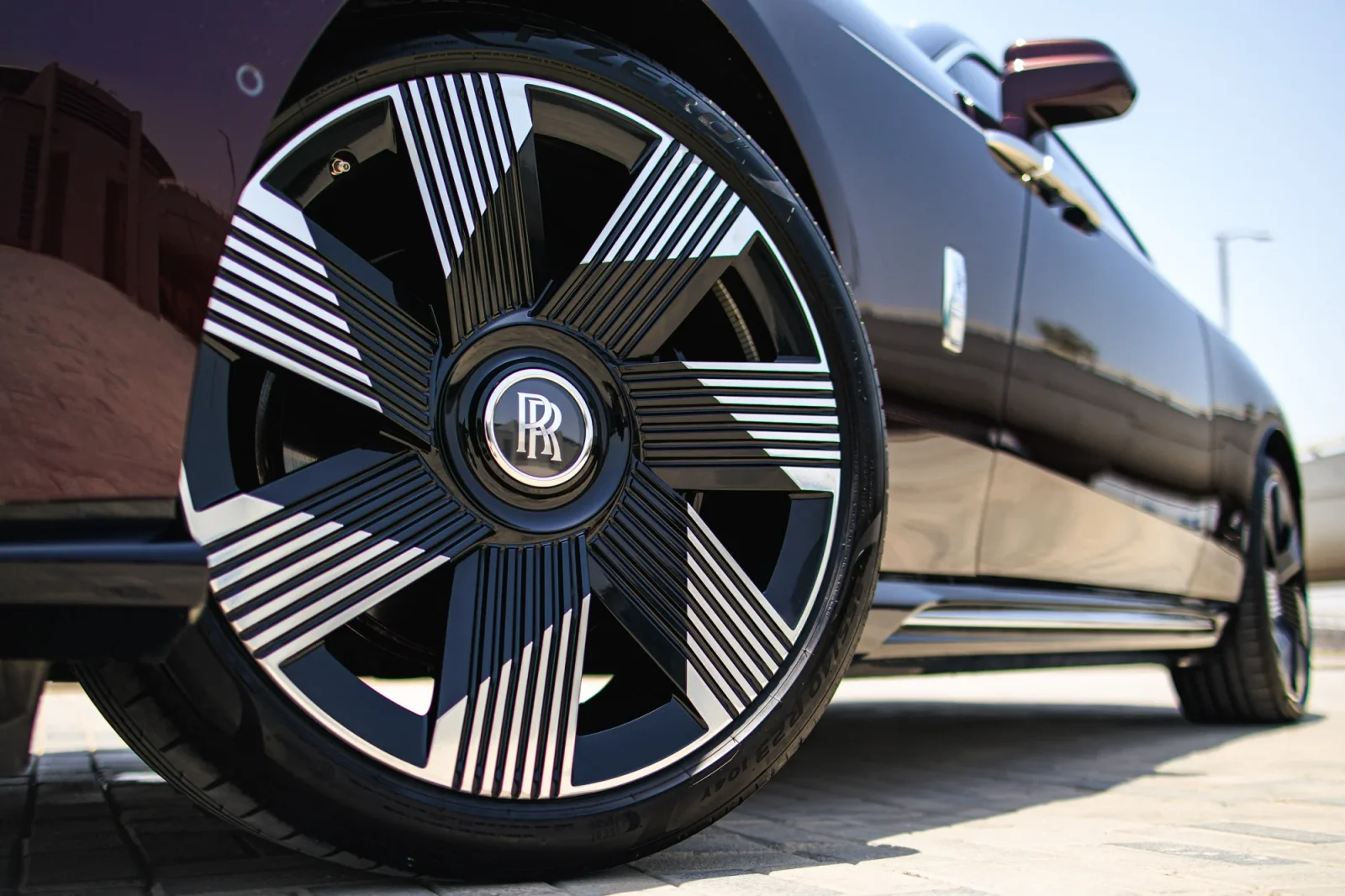 Alquiler Rolls-Royce Spectre  Negro 2024 en Dubái