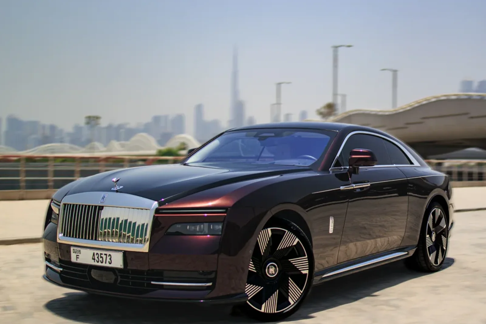 Alquiler Rolls-Royce Spectre  Negro 2024 en Dubái