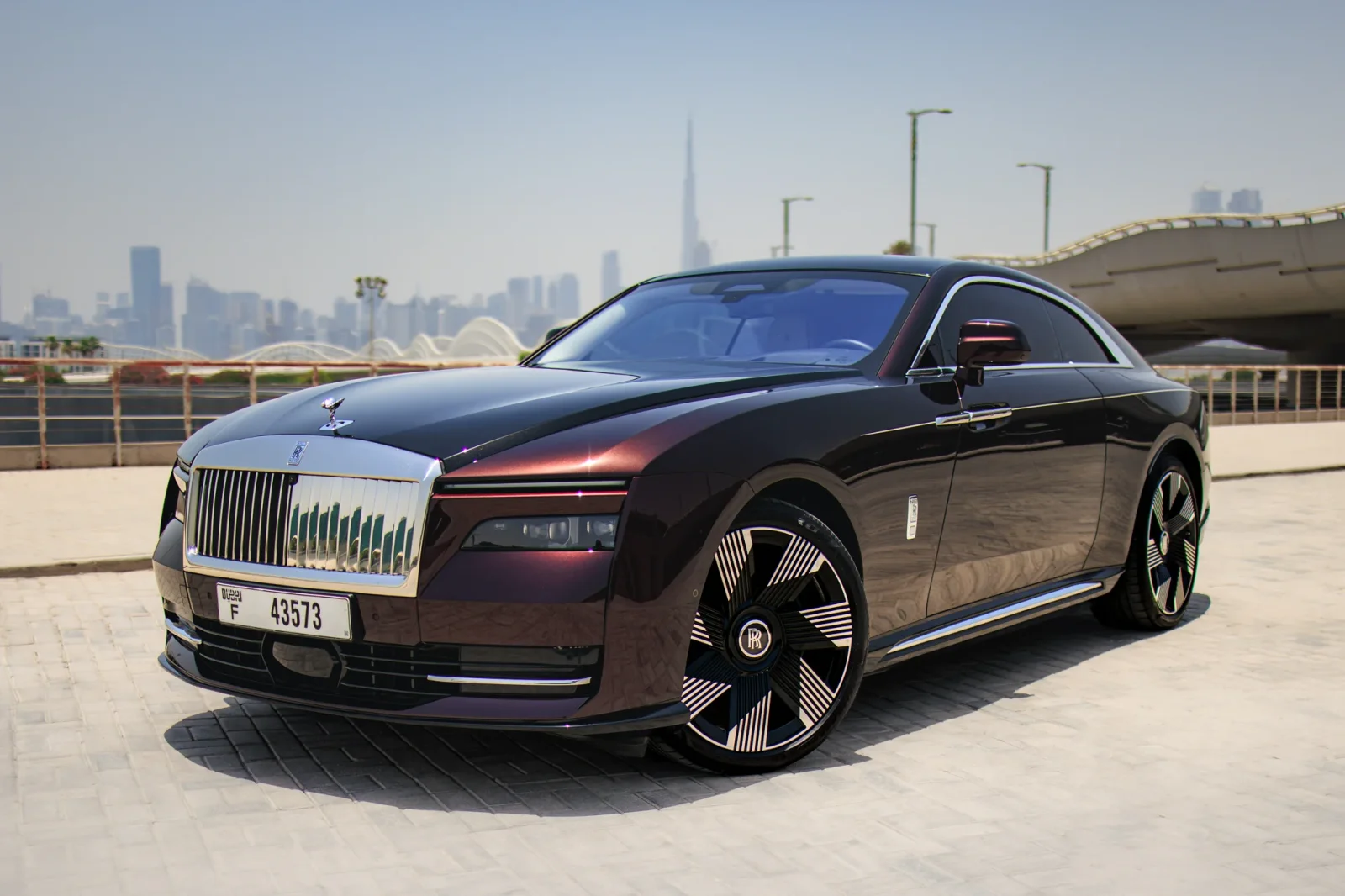 Alquiler Rolls-Royce Spectre  Negro 2024 en Dubái