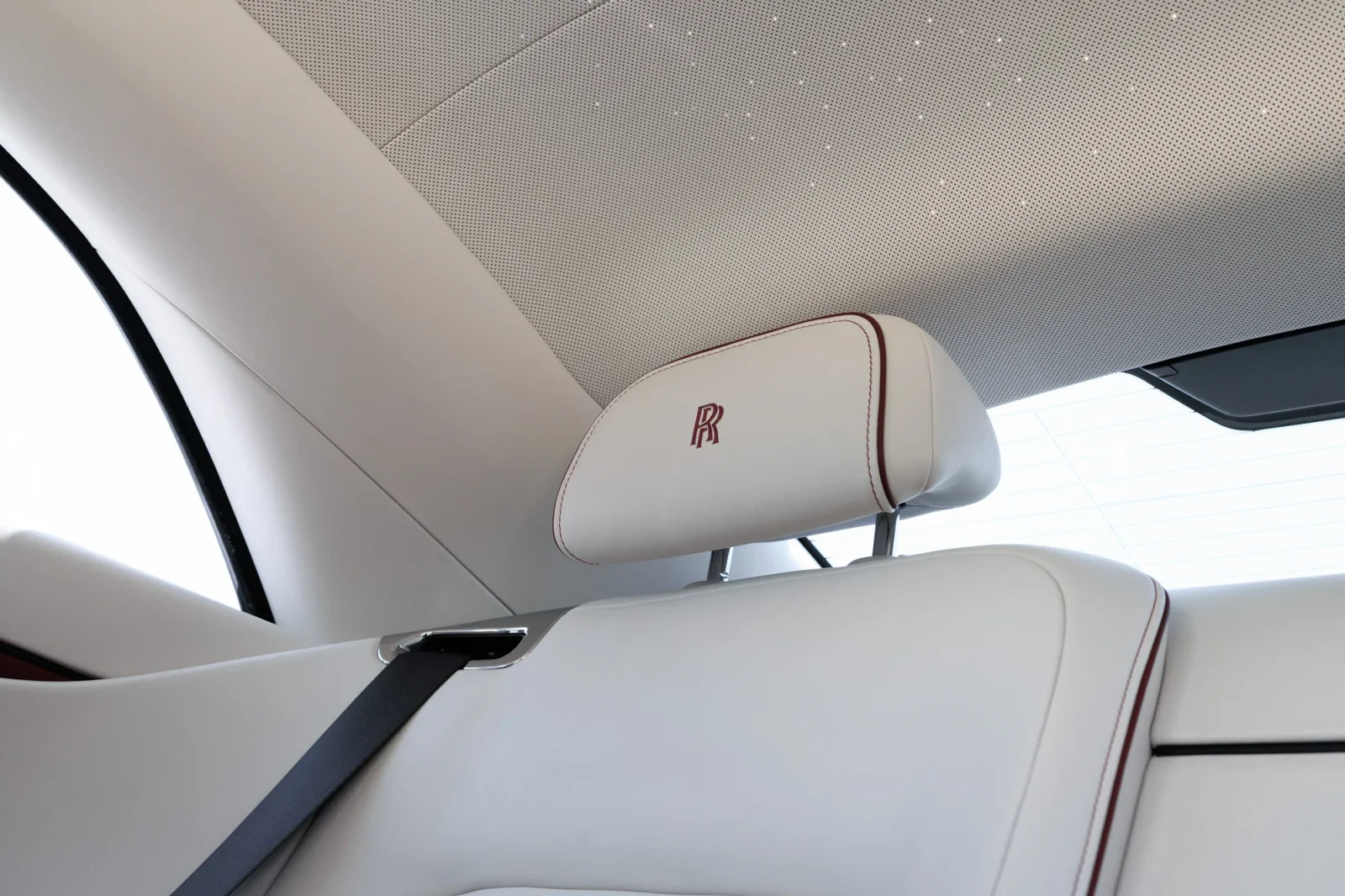 Alquiler Rolls-Royce Spectre  Negro 2024 en Dubái - 4 