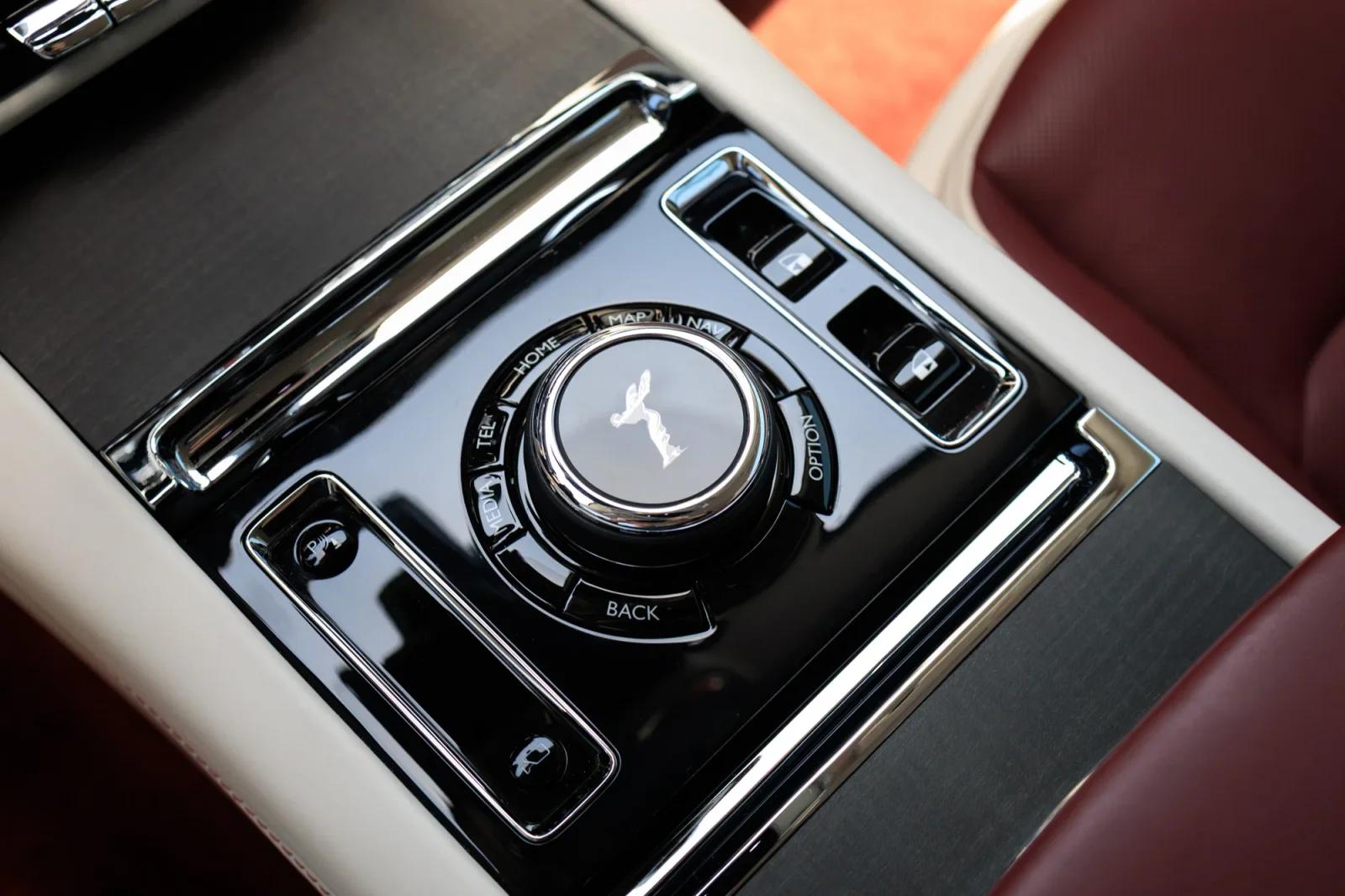 Alquiler Rolls-Royce Spectre  Negro 2024 en Dubái - 9 