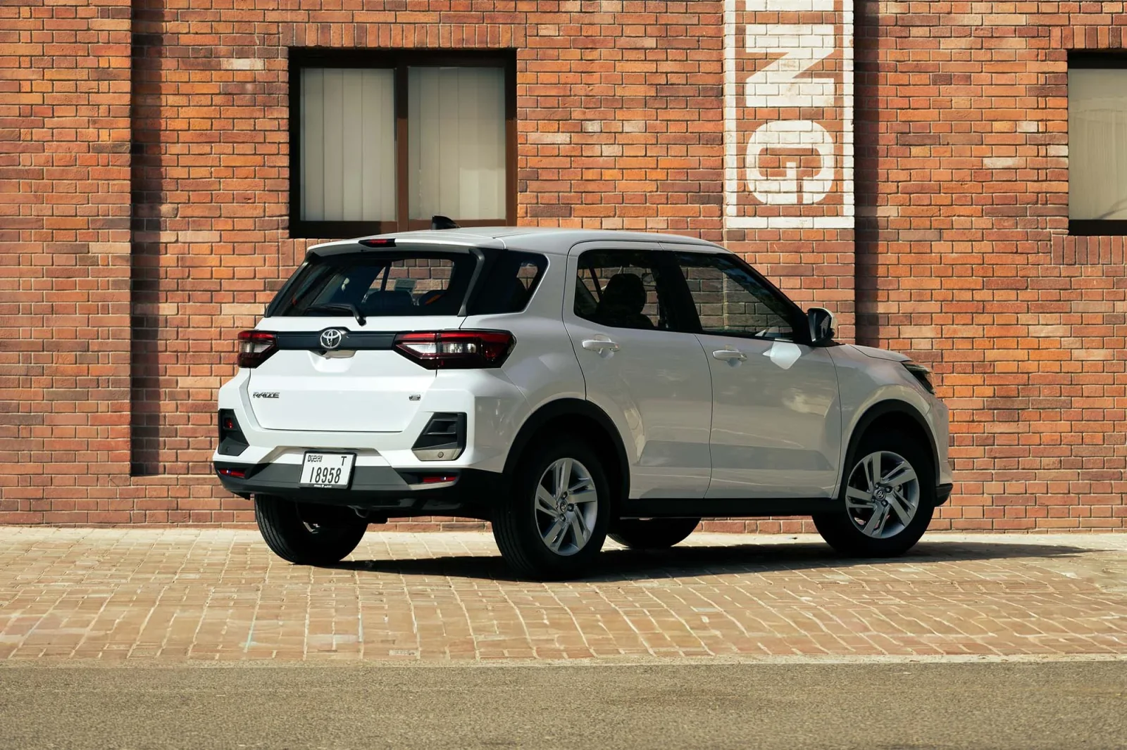 Huren Toyota Raize  Wit 2026 in Dubai - 9 