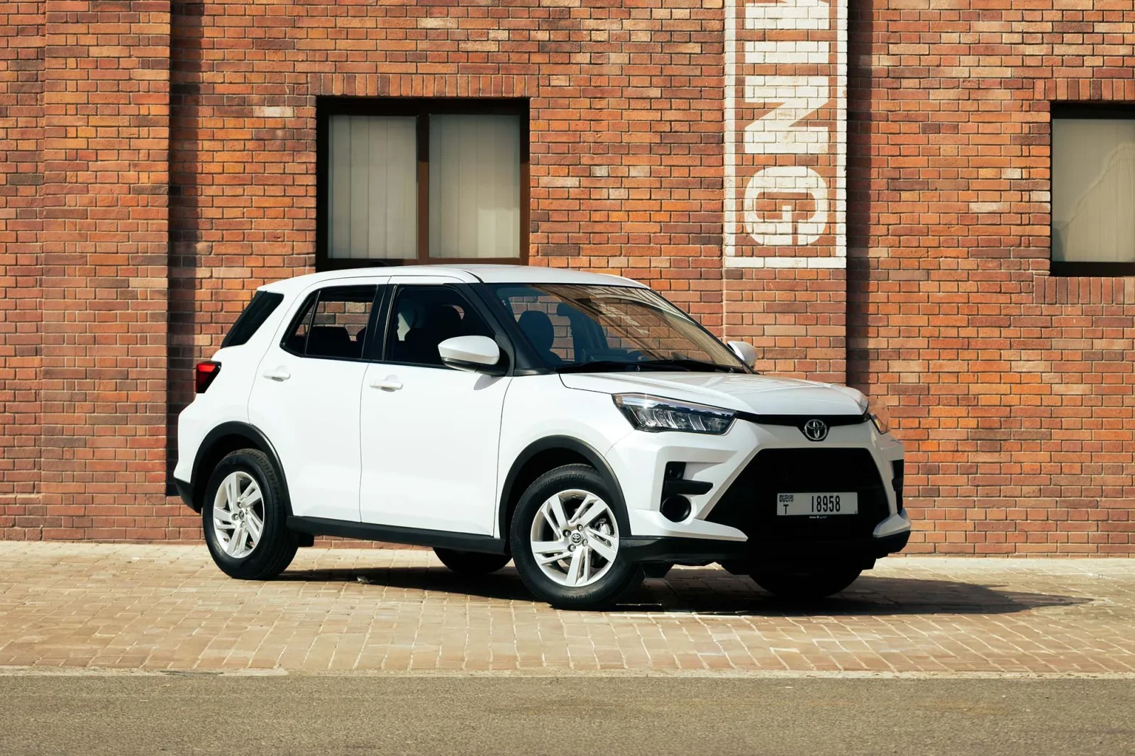 Huren Toyota Raize  Wit 2026 in Dubai