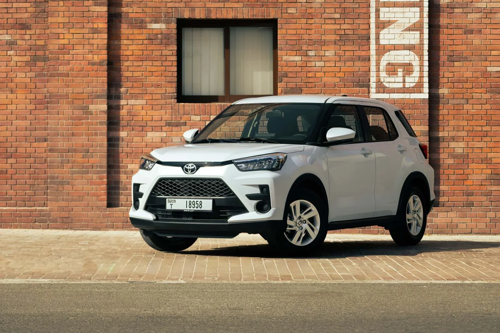 Huren Toyota Raize  Wit 2026 in Dubai - 8 