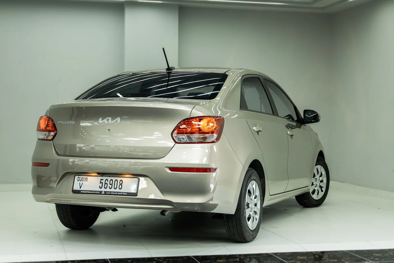 Huren Kia Pegas  Goud 2026 in Dubai - 5 