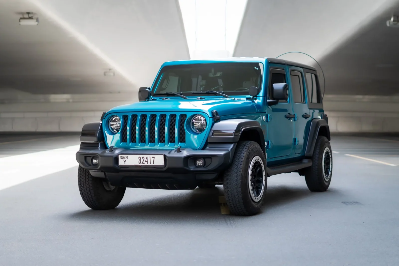 Kiralık Jeep Wrangler Limited Sport Edition Mavi 2020 içinde Dubai